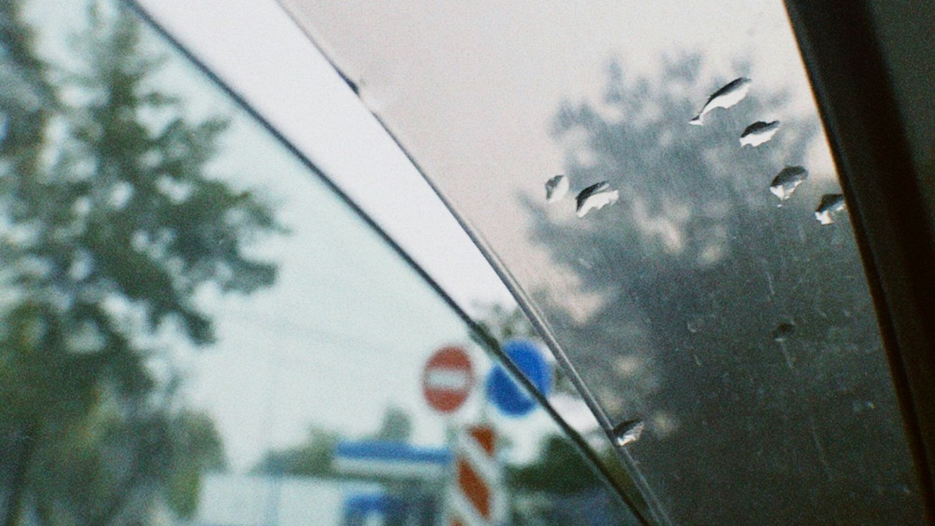 rain drops on the windshield of a car