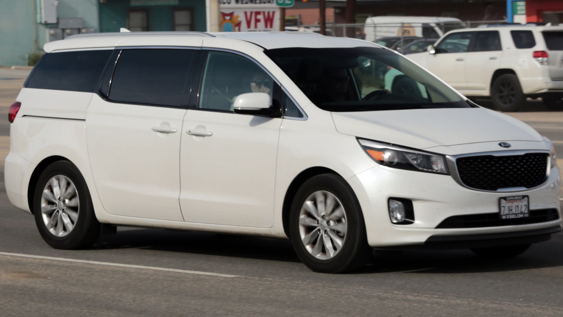 File:2016 Kia Sedona EX, California (front right).jpg