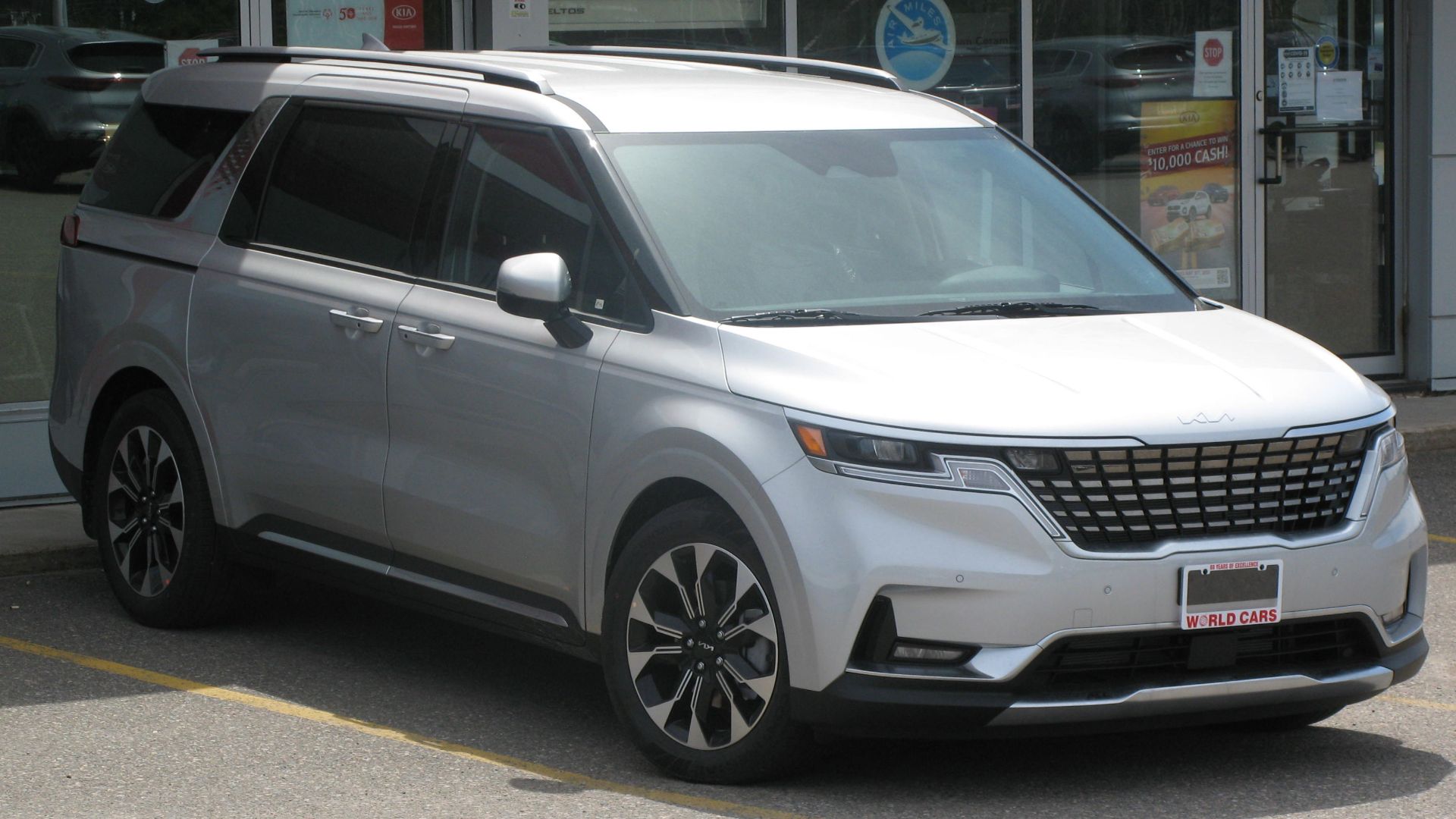 File:2022 Kia Carnival LX, Front Right, 05-02-2021.jpg