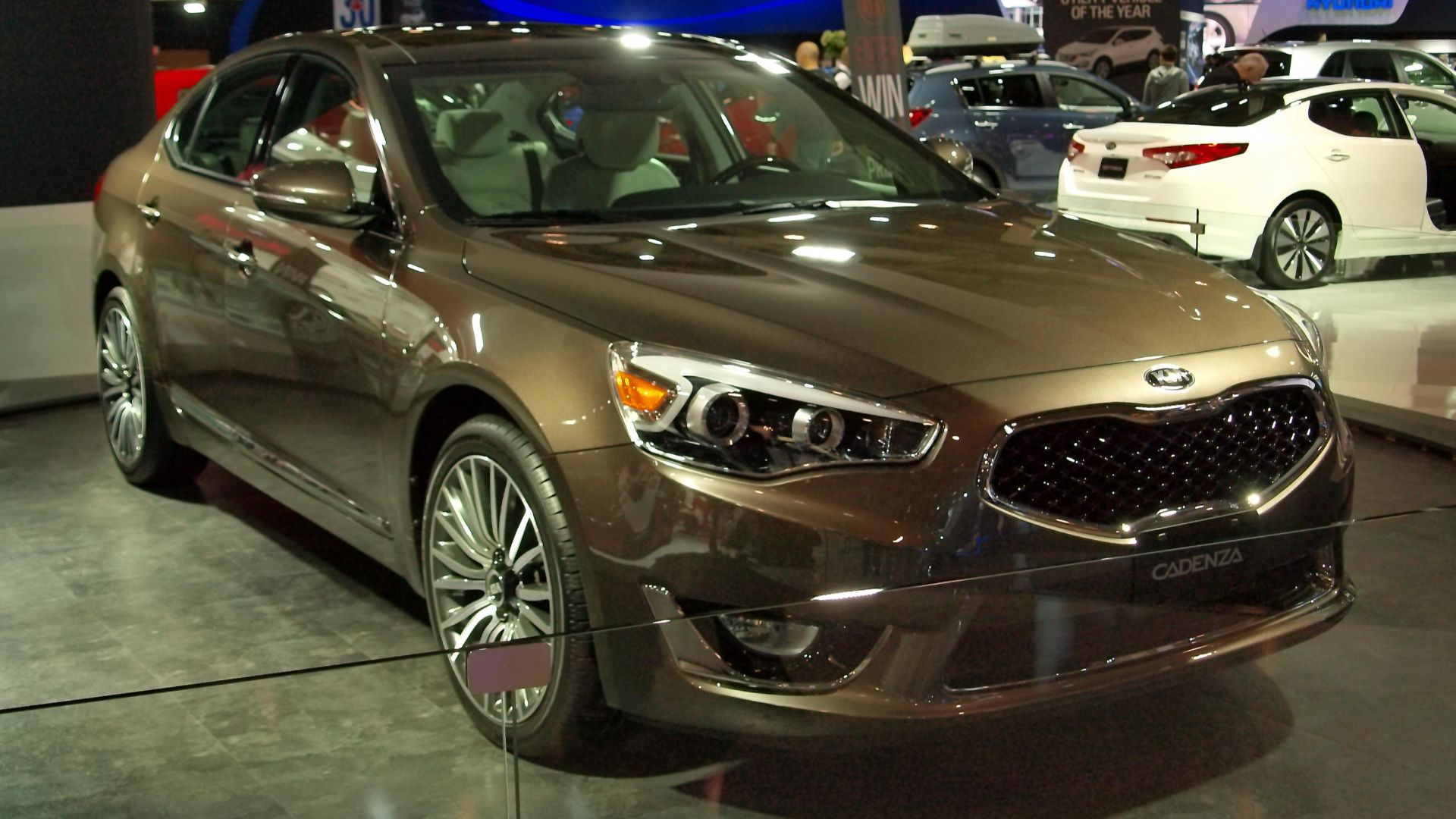 File:CIAS 2013 - 2014 KIA Cadenza (8499399144).jpg