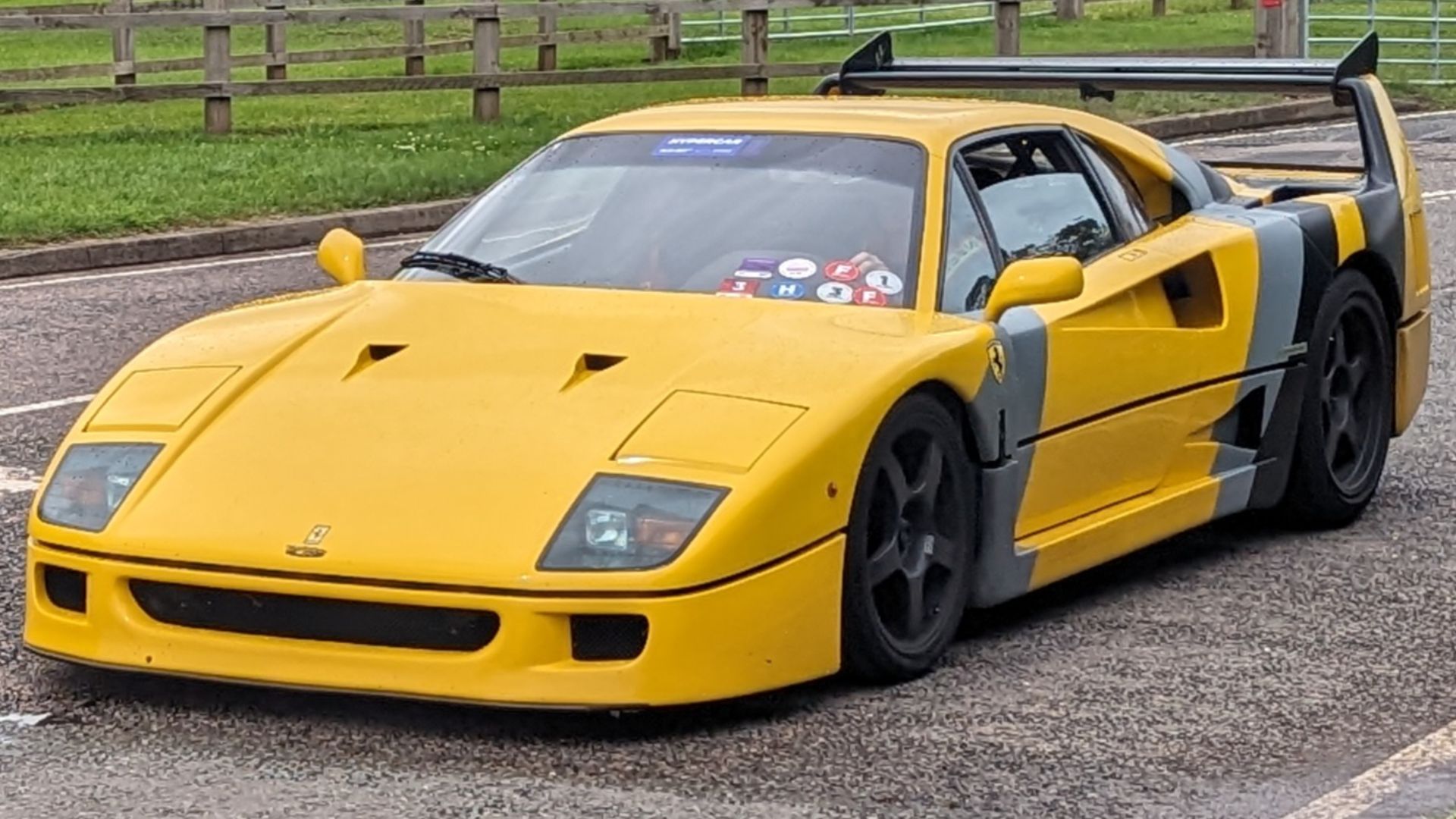 File:1990 Ferrari F40 (23674).jpg