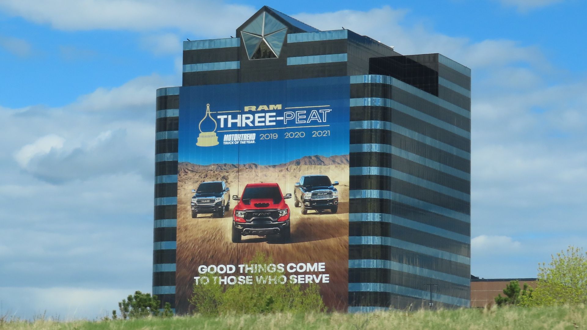 File:Chrysler Headquarters Tower (April 2021).jpg