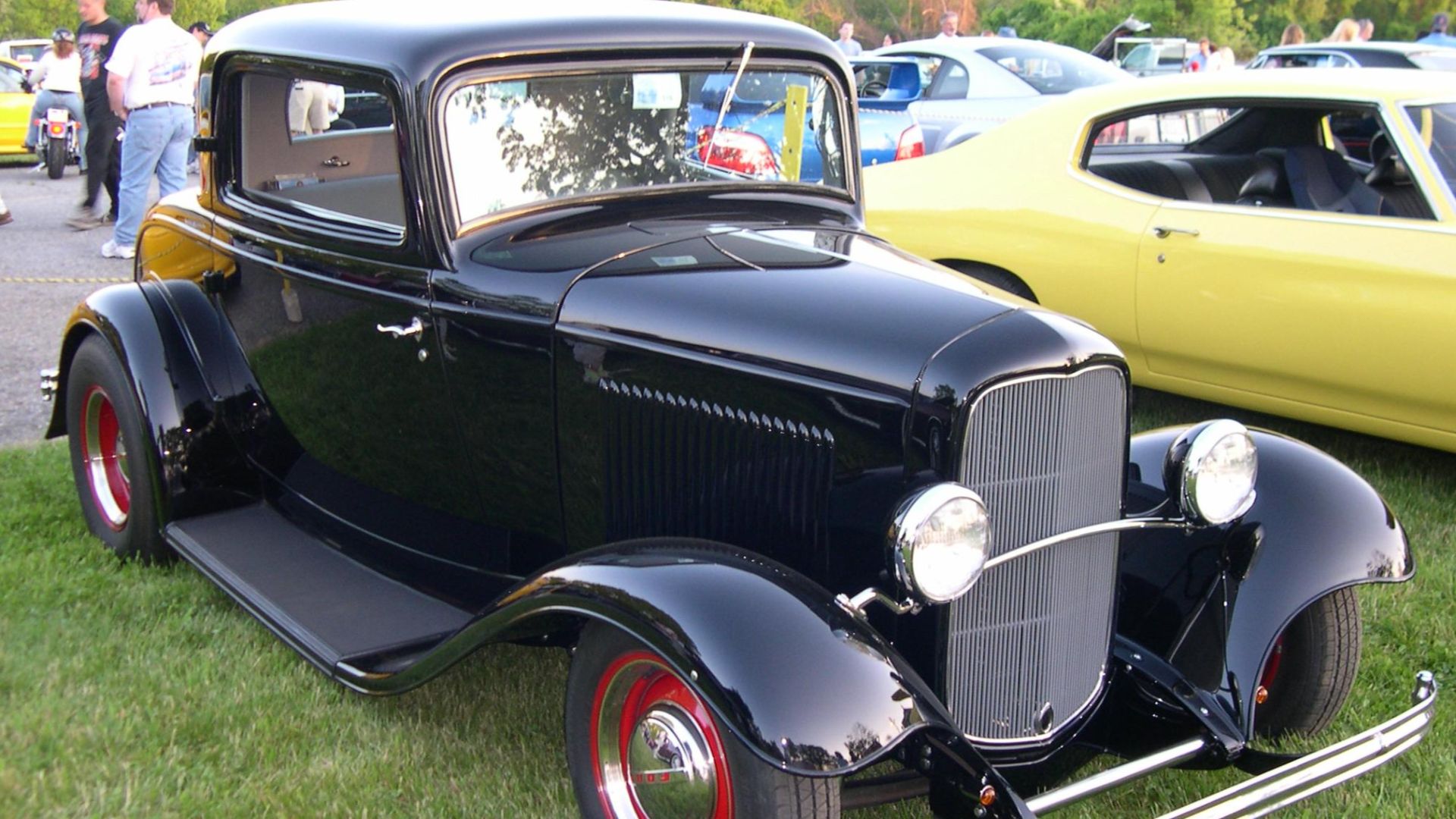 File:1932 Ford Deuce Coupe Hot Rod.jpg