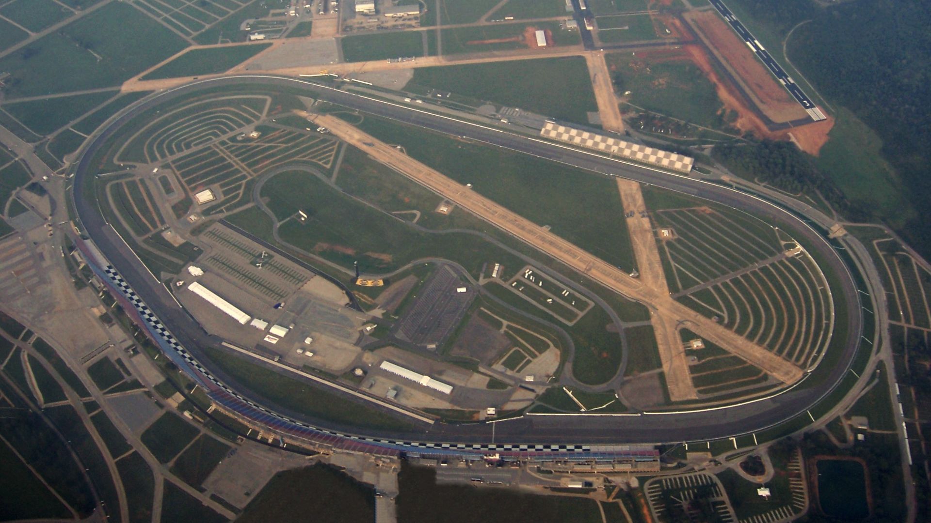 File:TalladegaSuperspeedway2.jpg