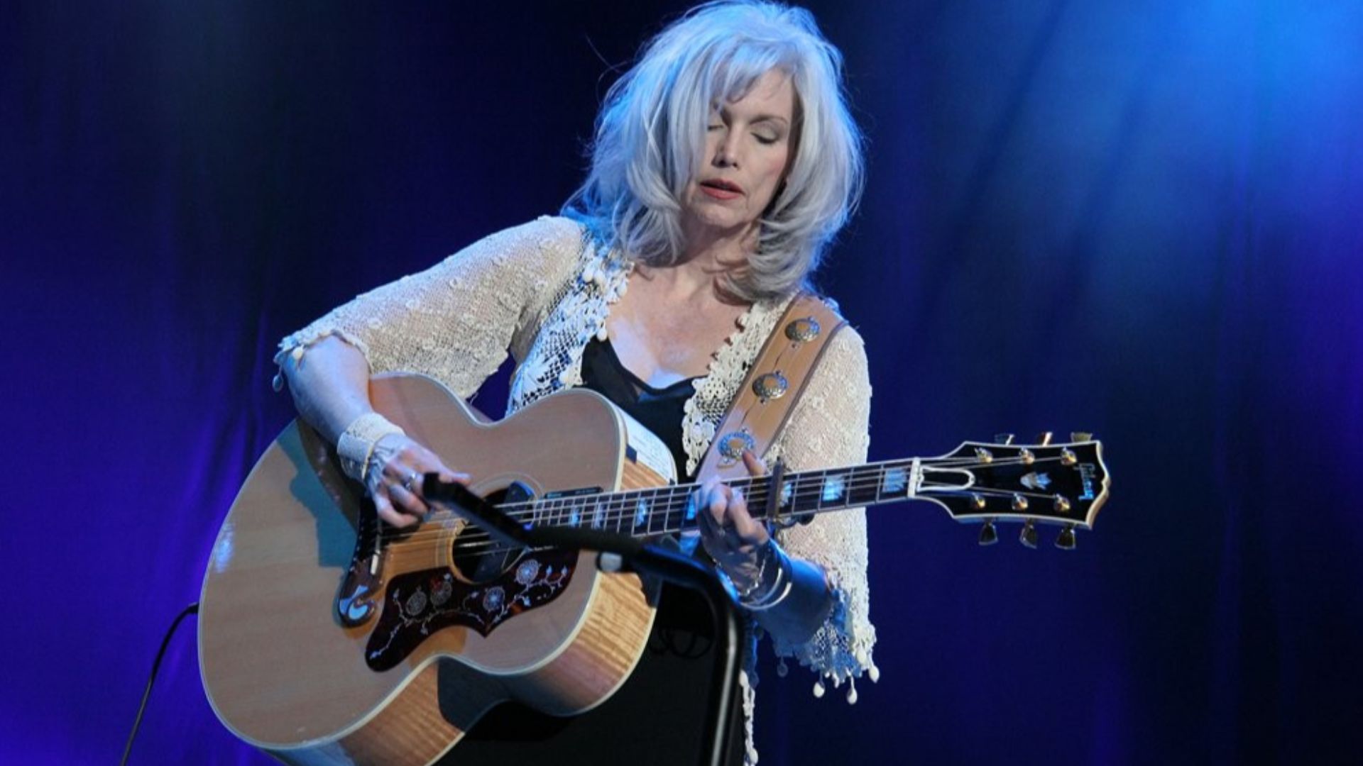 File:Emmylou Harris with guitar.jpg