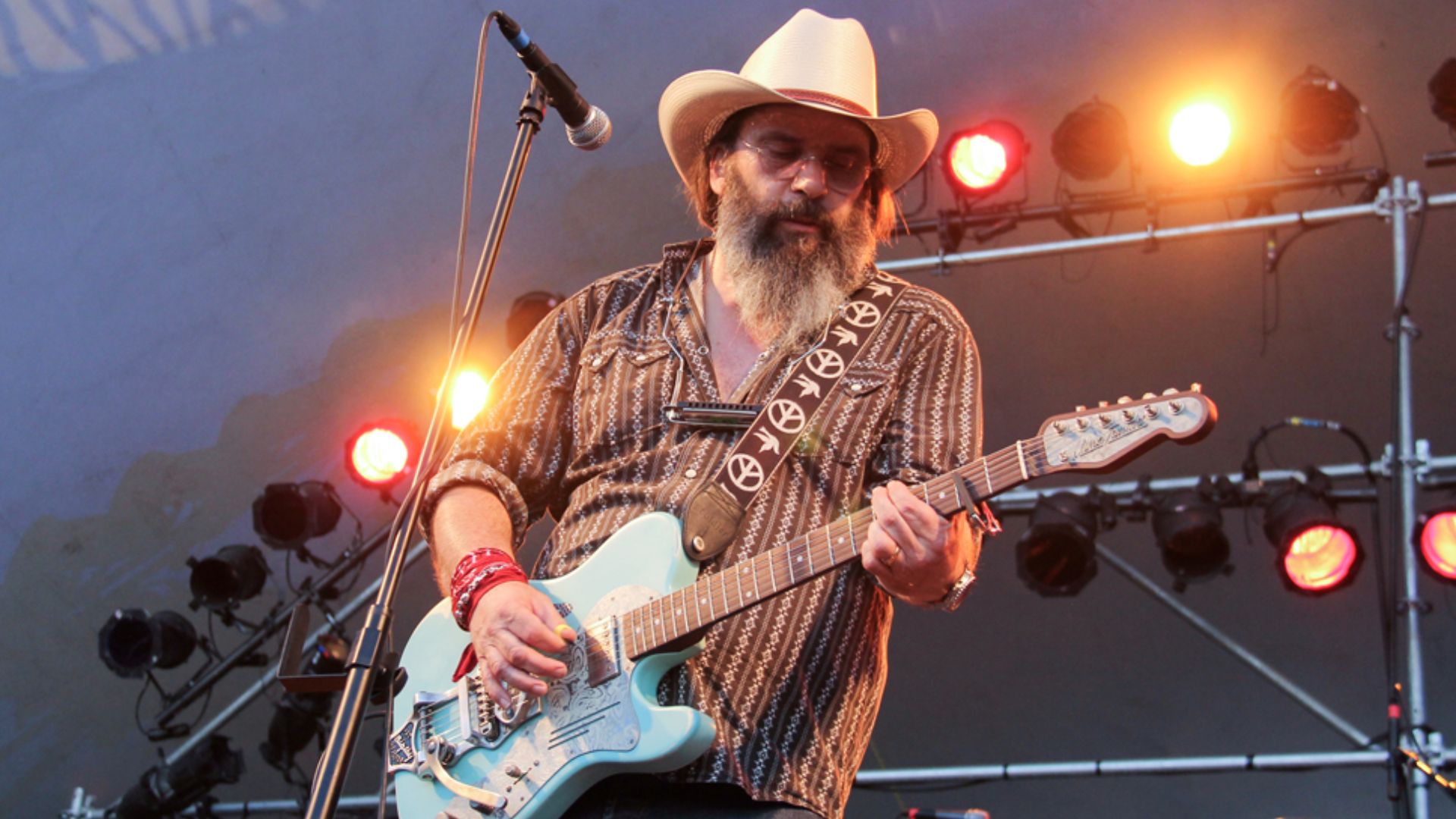 File:Steve Earle - Vancouver Folk Festival '13.jpg