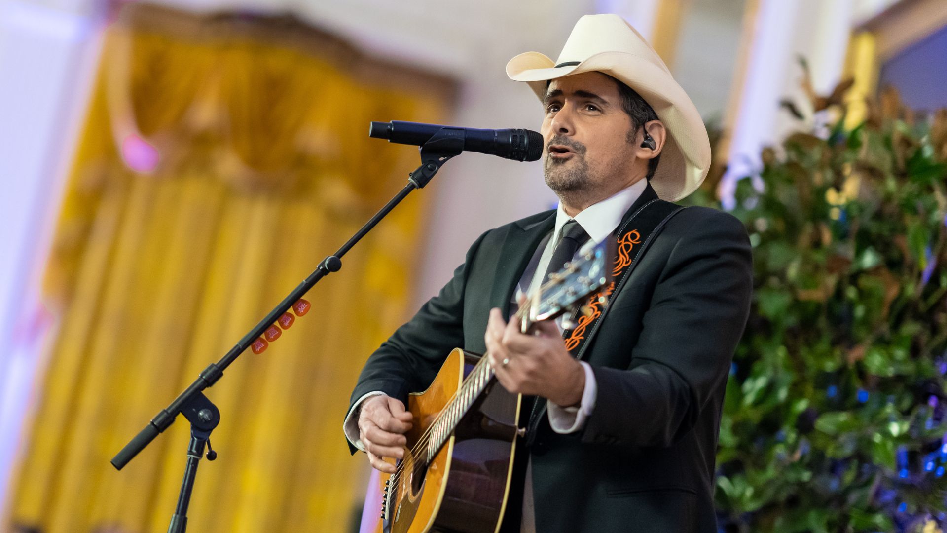 File:Brad Paisley performs at the National Governors Association Governors Ball, 2023.jpg