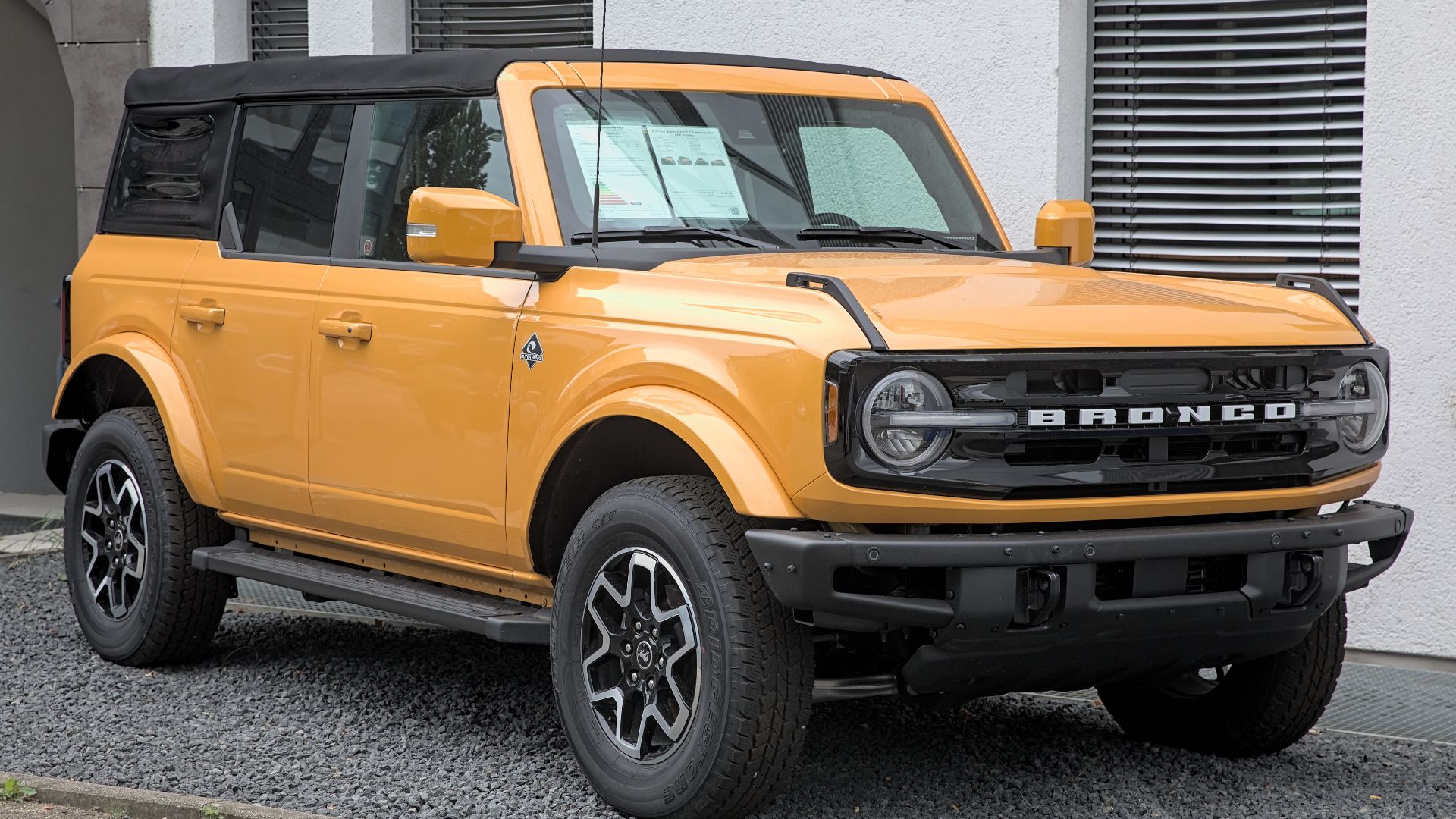 File:Ford Bronco (6th generation) Outer Banks 1X7A0384.jpg