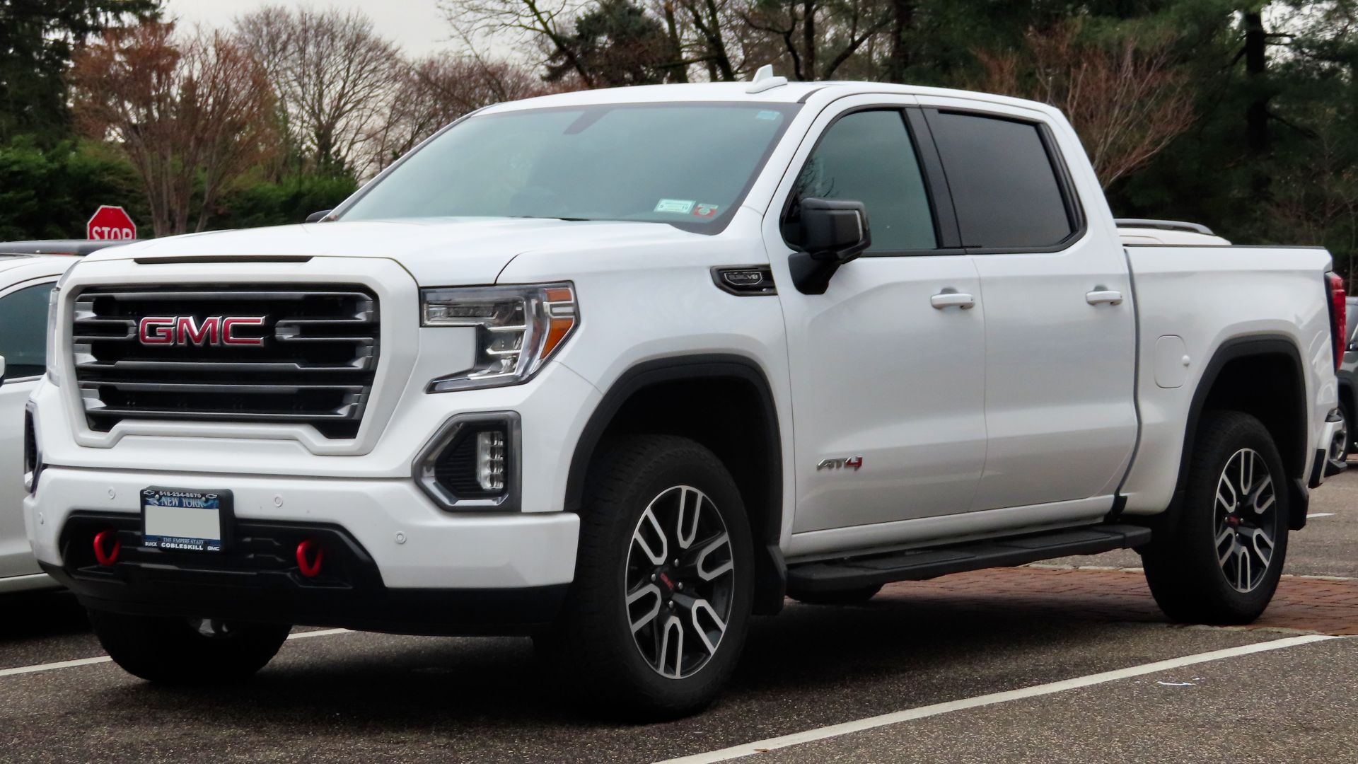 File:2019 GMC Sierra AT4 5.3L V8, front 12.31.19.jpg