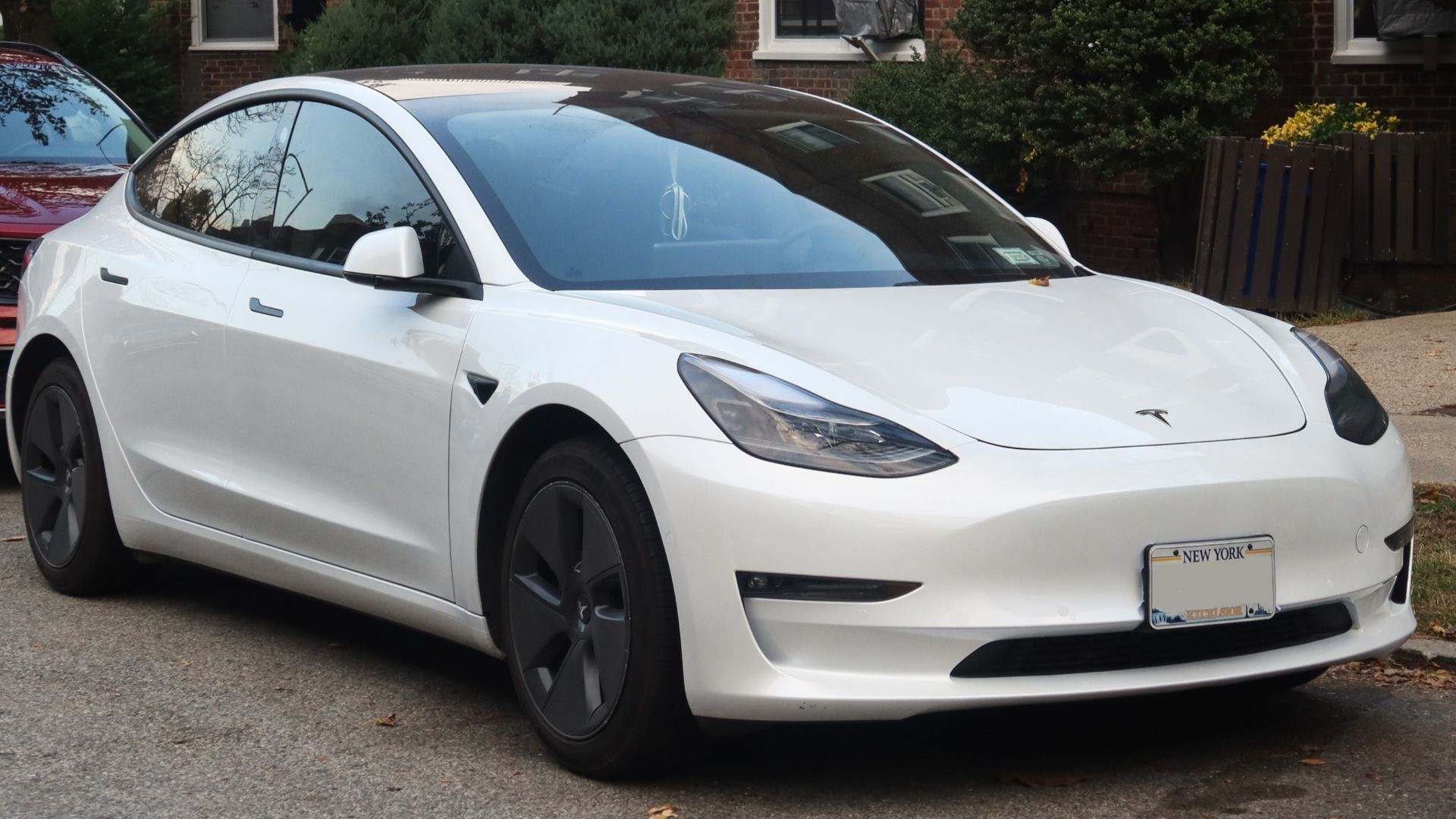 File:2021 Tesla Model 3, front 11.10.21.jpg