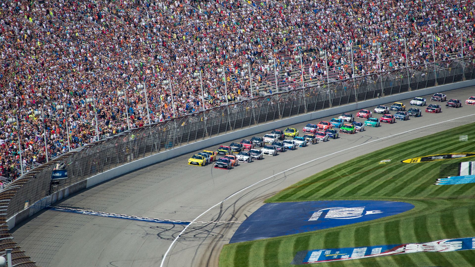 File:Pure Michigan 400 Nascar race 8-16-15 (20553927279).jpg