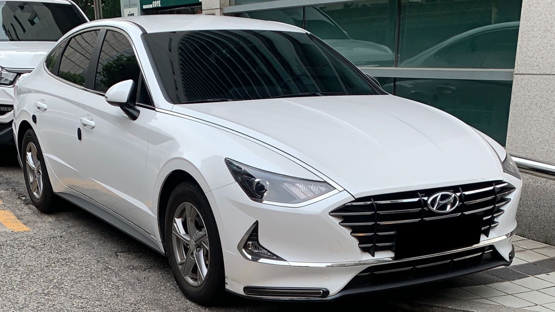 File:00 Hyundai Sonata (DN8).jpg