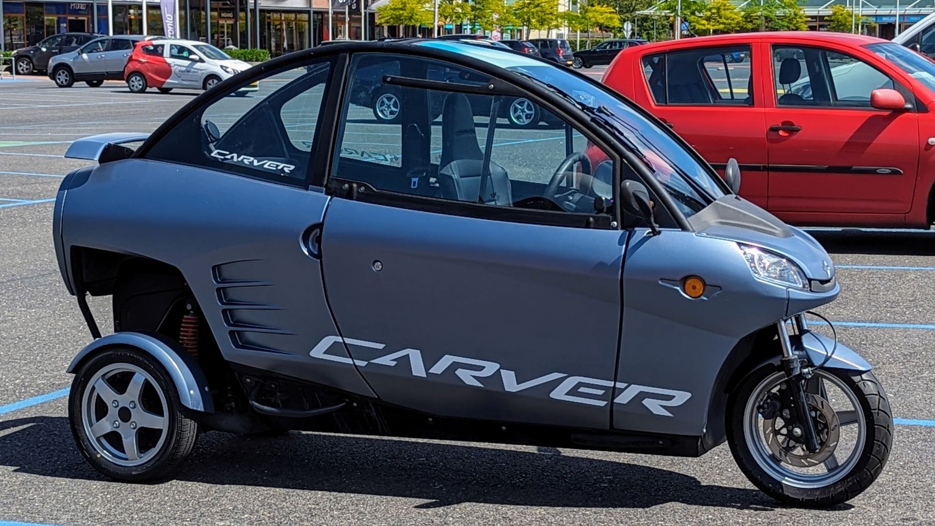 File:Carver tilting trike.jpg