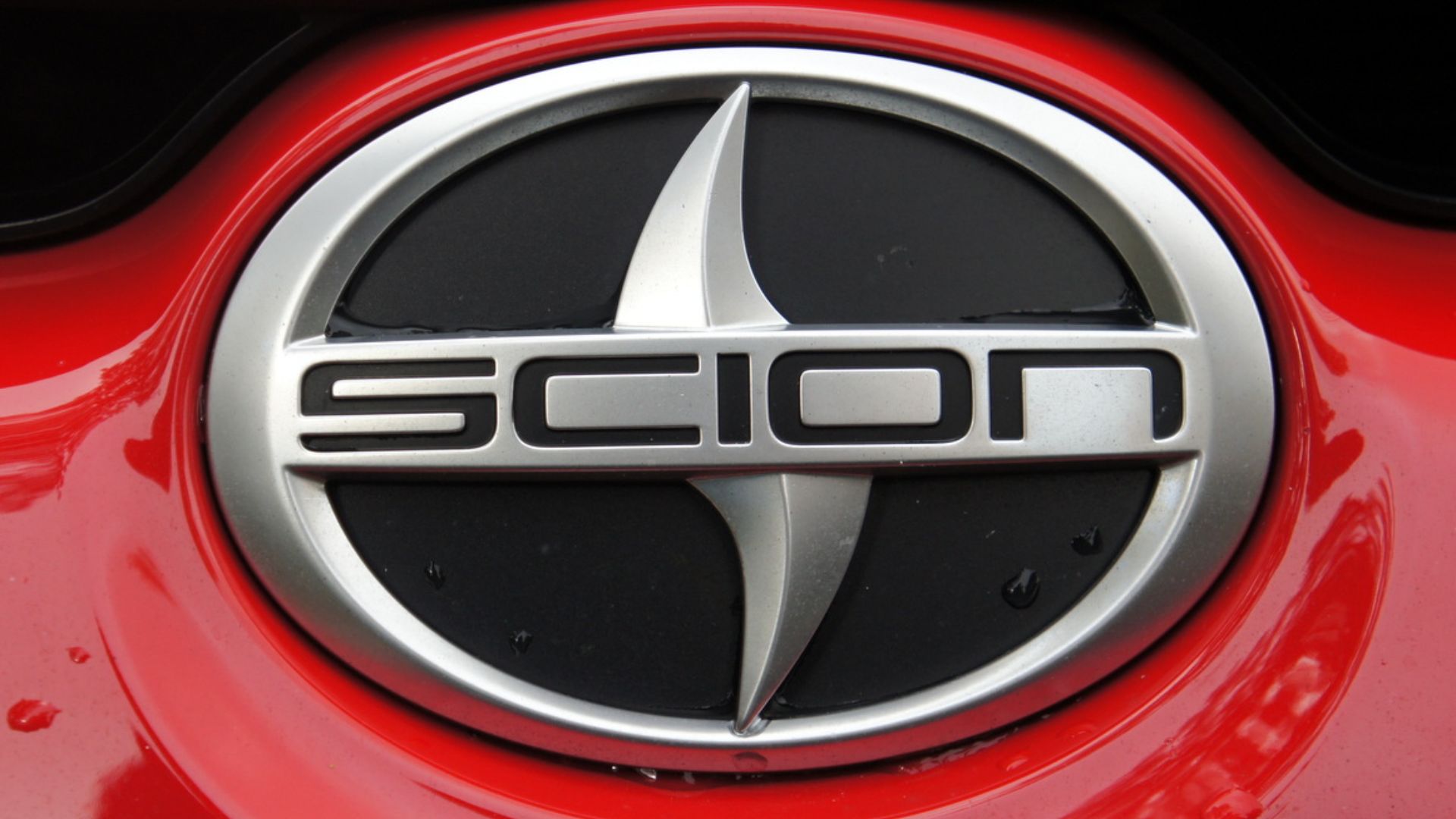 File:Front Scion Emblem - 2014 Scion tC (15230161334).jpg