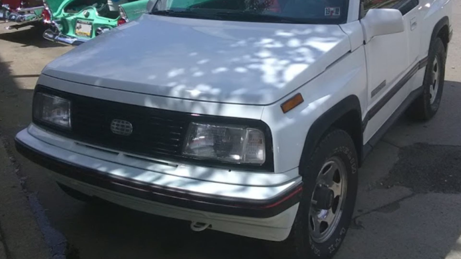 File:89-94 Geo Tracker 2dr hardtop front view.png