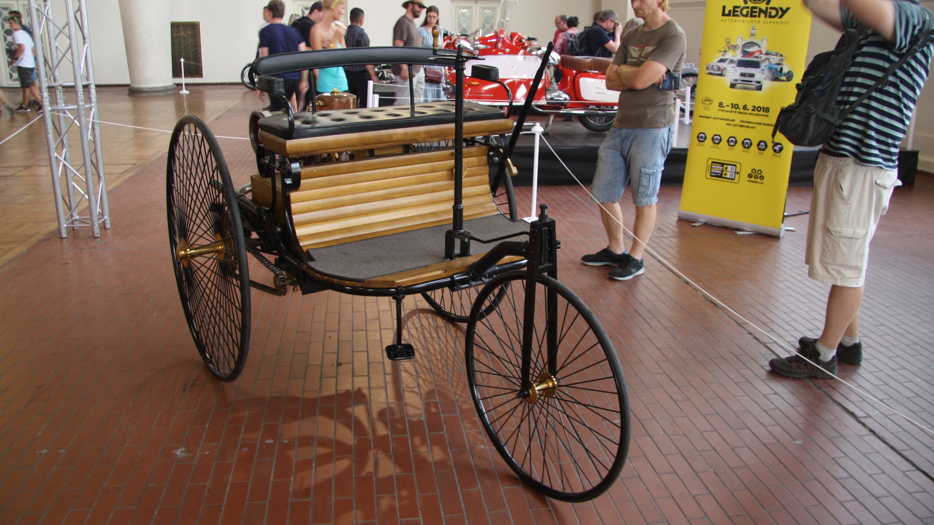 File:Benz Patent Motorwagen 1 at Legendy 2018 in Prague.jpg