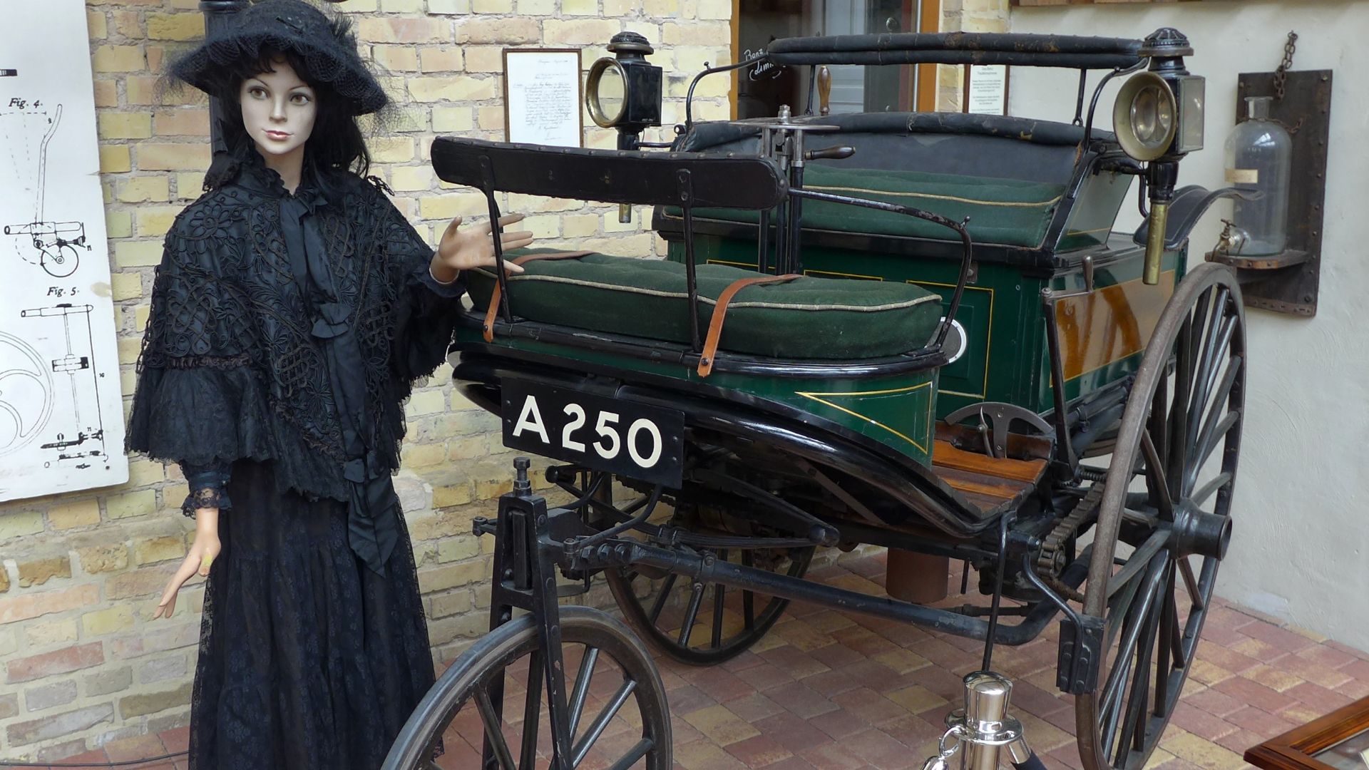 File:1888 Benz Patent-Motorwagen Model No. 3 Automuseum Dr. Carl Benz, 2014.JPG