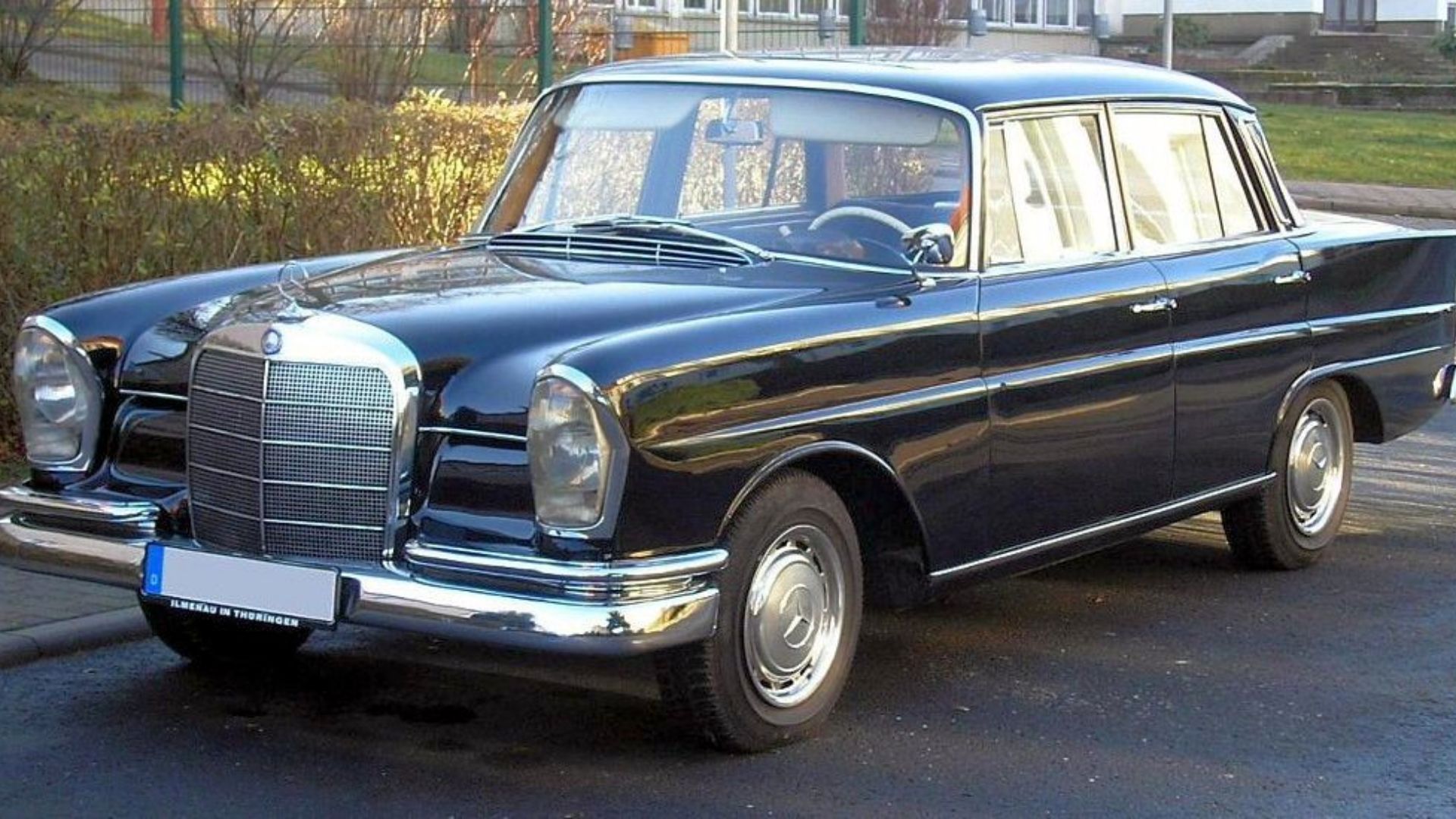 File:Mercedes-Benz W111 Ilmenau.jpg