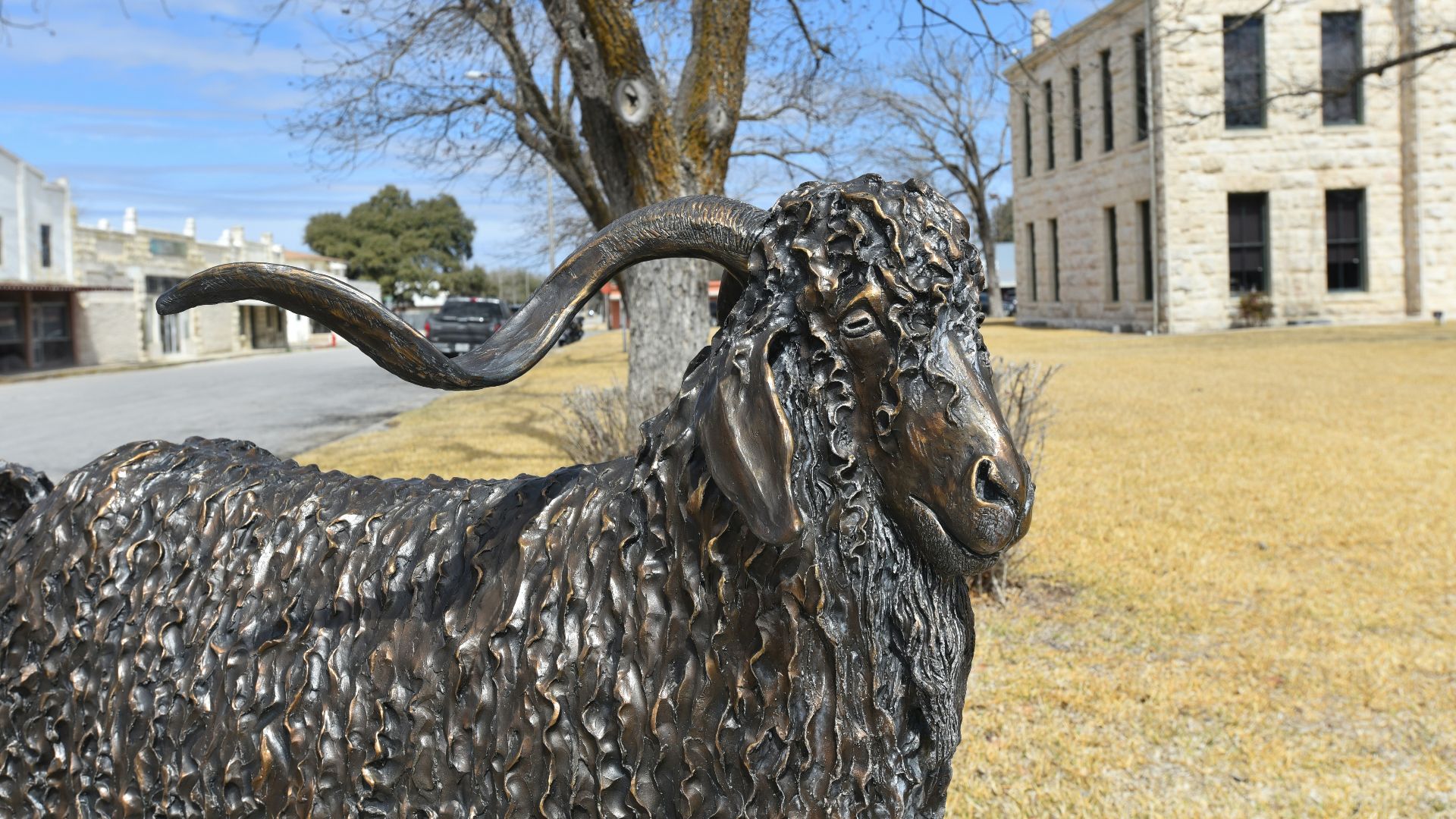 a statue of a dragon