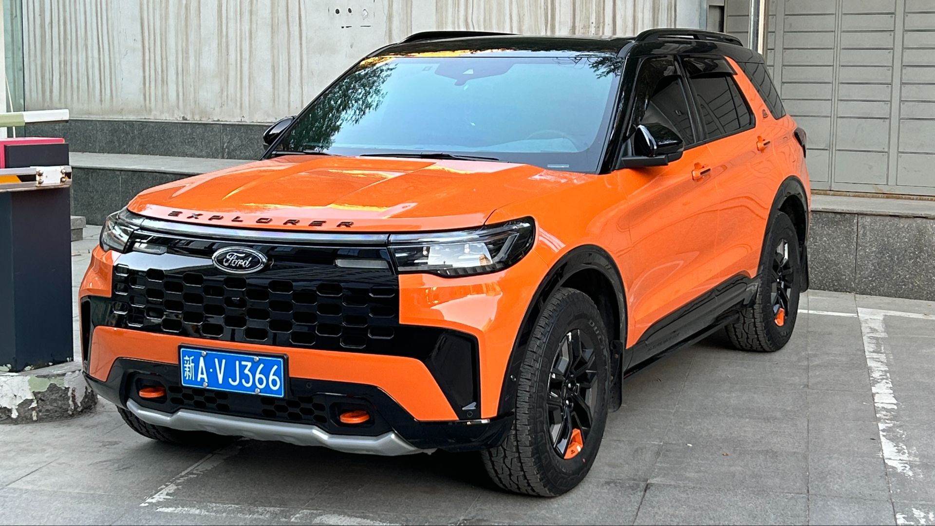 File:Ford Explorer VI Timberline 001.jpg