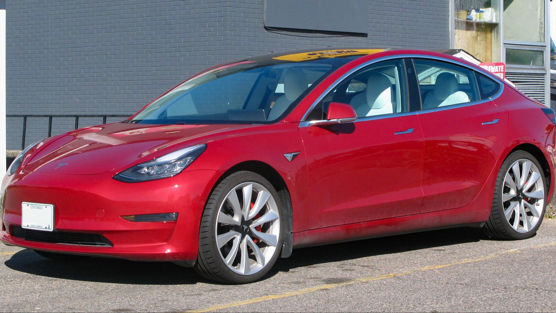 File:2019 Tesla Model 3 Long Range Dual Motor in Red Multi-Coat, front left, 2021-05-30.jpg