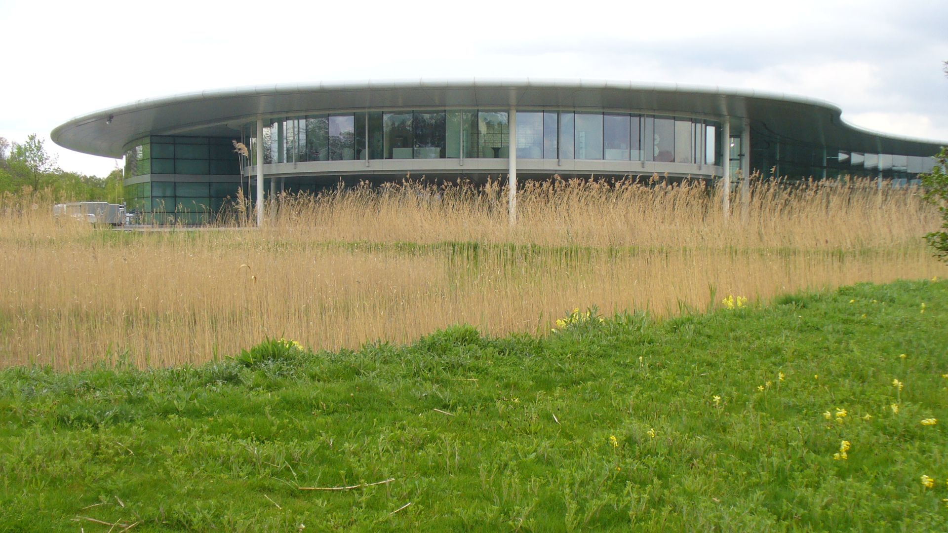 File:McLaren Technology Centre, McLaren Park - geograph.org.uk - 1836958.jpg