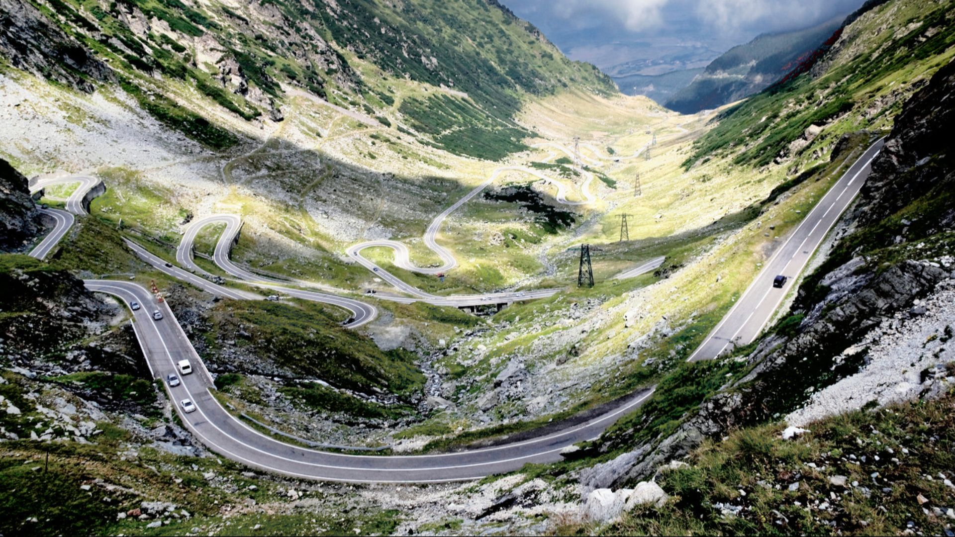 File:Wide view over the northern Transfagarasan.jpg