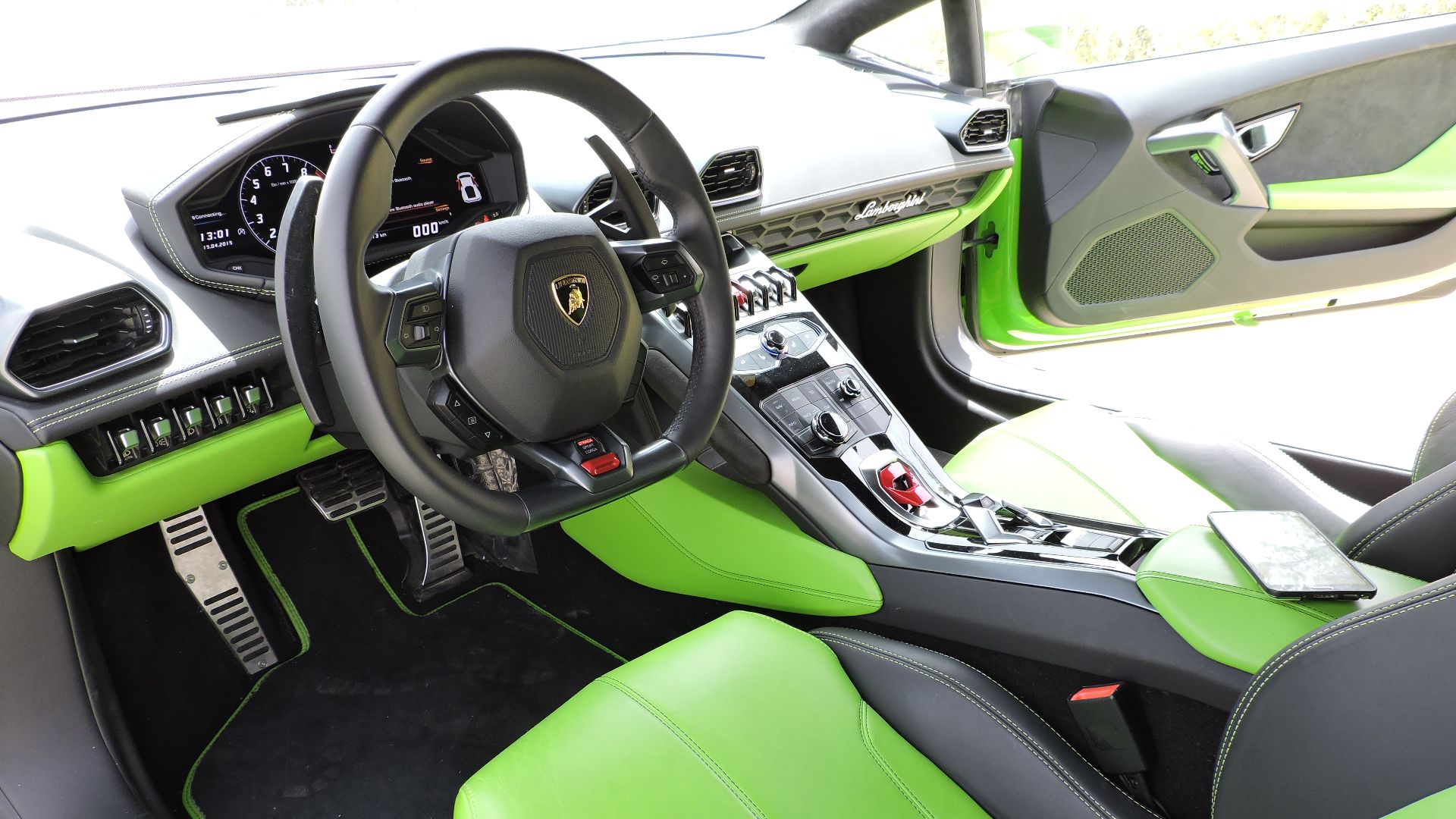 File:Lamborghini Huracan Interior.jpg