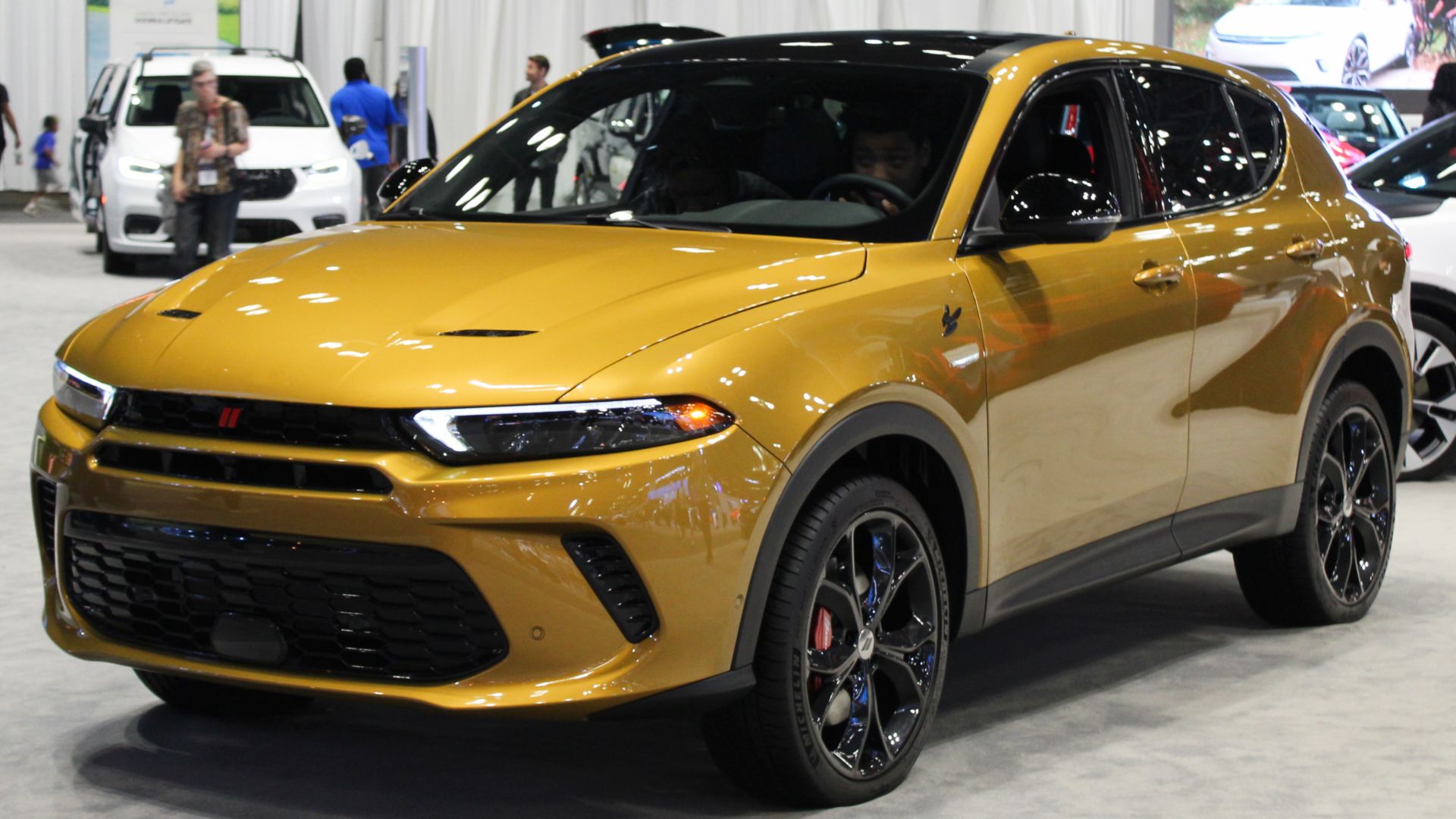 File:2023 Dodge Hornet RT, front NYIAS 2023.jpg