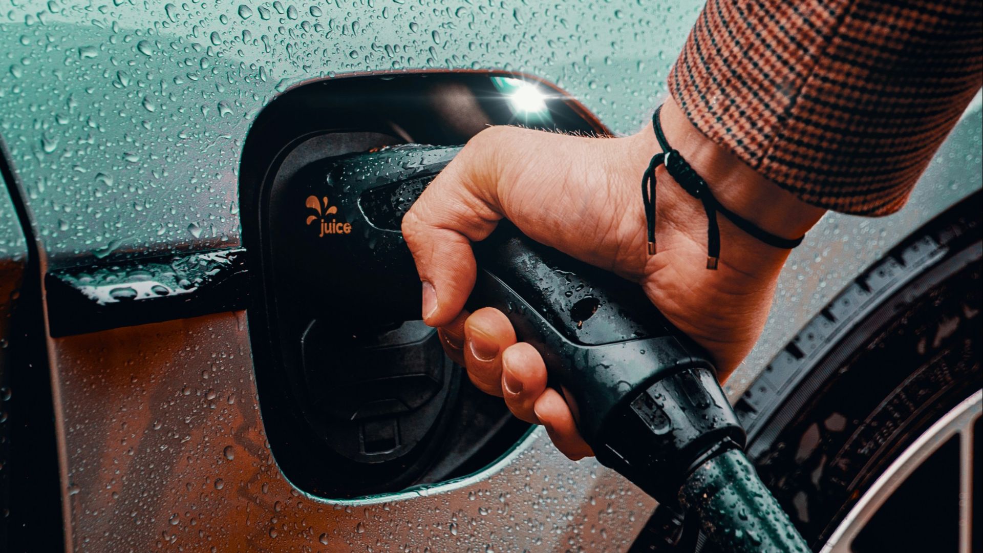 a man is pumping gas into his car