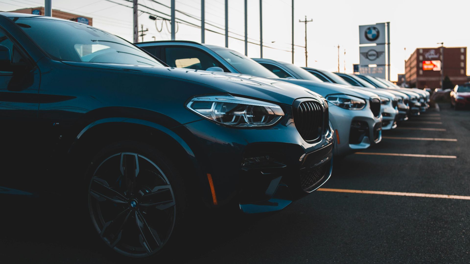 a row of cars parked in a parking lot