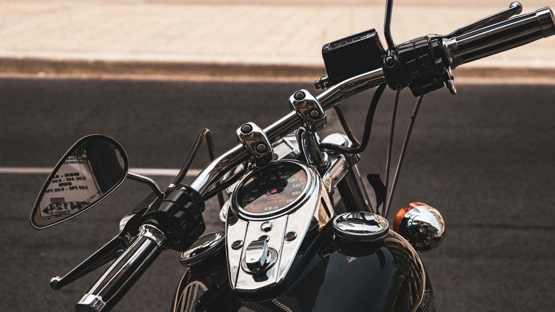 a close up of the handle bars on a motorcycle