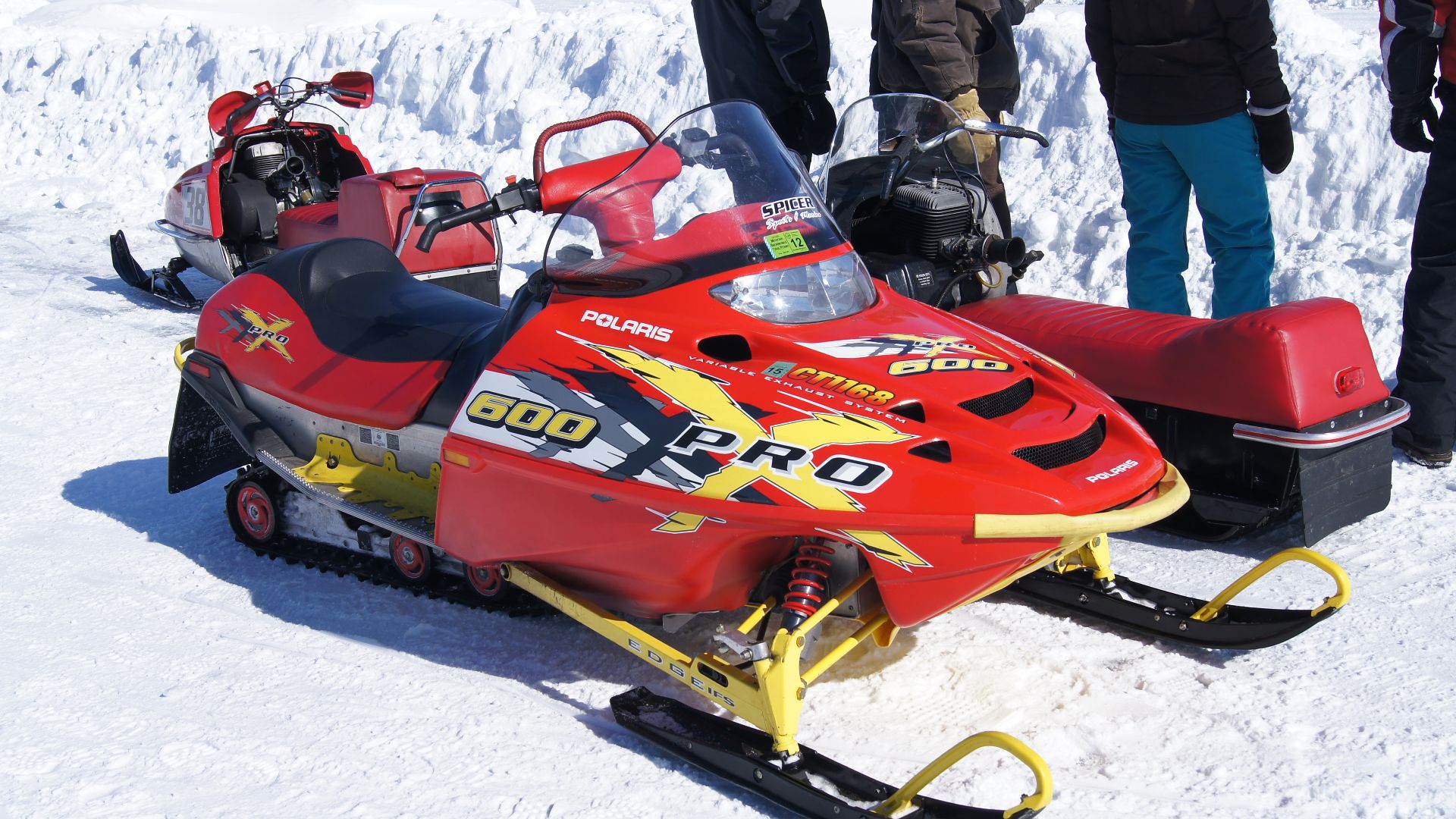 File:Snowmobile Polaris 600 Pro.jpg