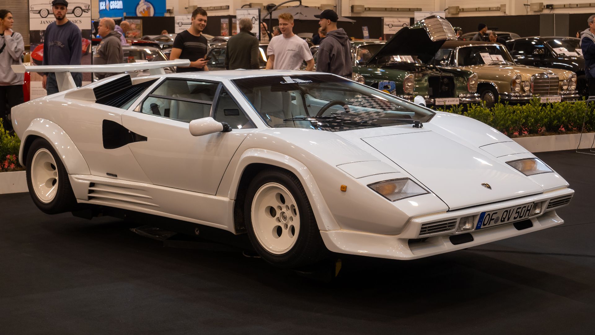 File:Lamborghini Countach, EMS 2024, Essen (P1032222).jpg