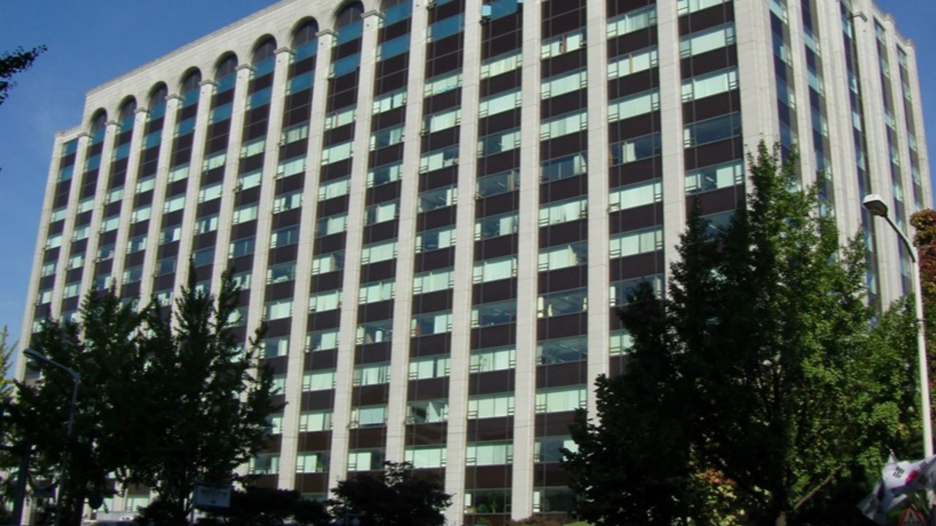 File:Hyundai Headquarter Building, Jongno-gu, Seoul.jpg
