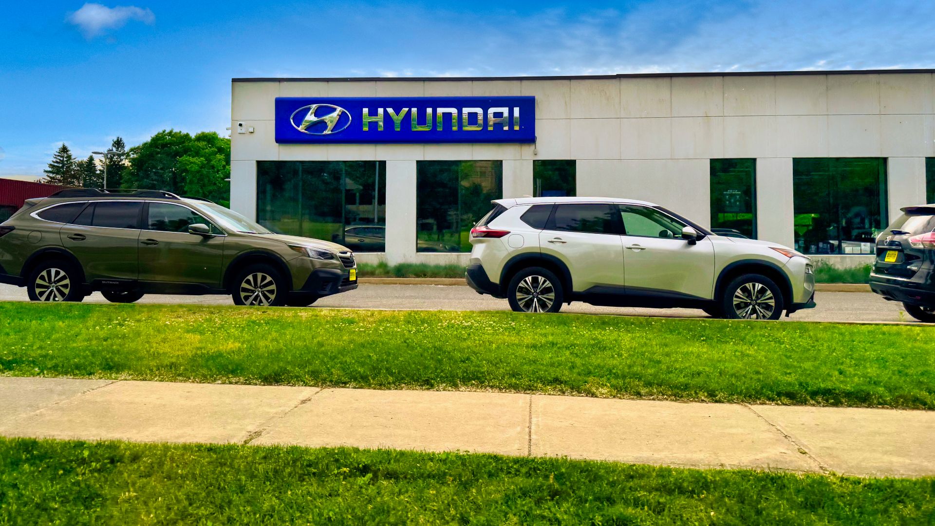 File:A Hyundai auto dealership in Burlington, Vermont.jpg