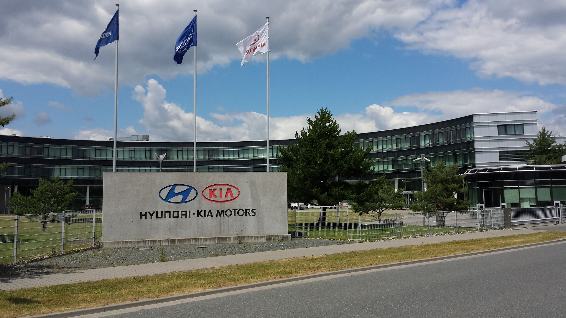 File:Hyundai-Kia Motors Development Center Europe.jpg
