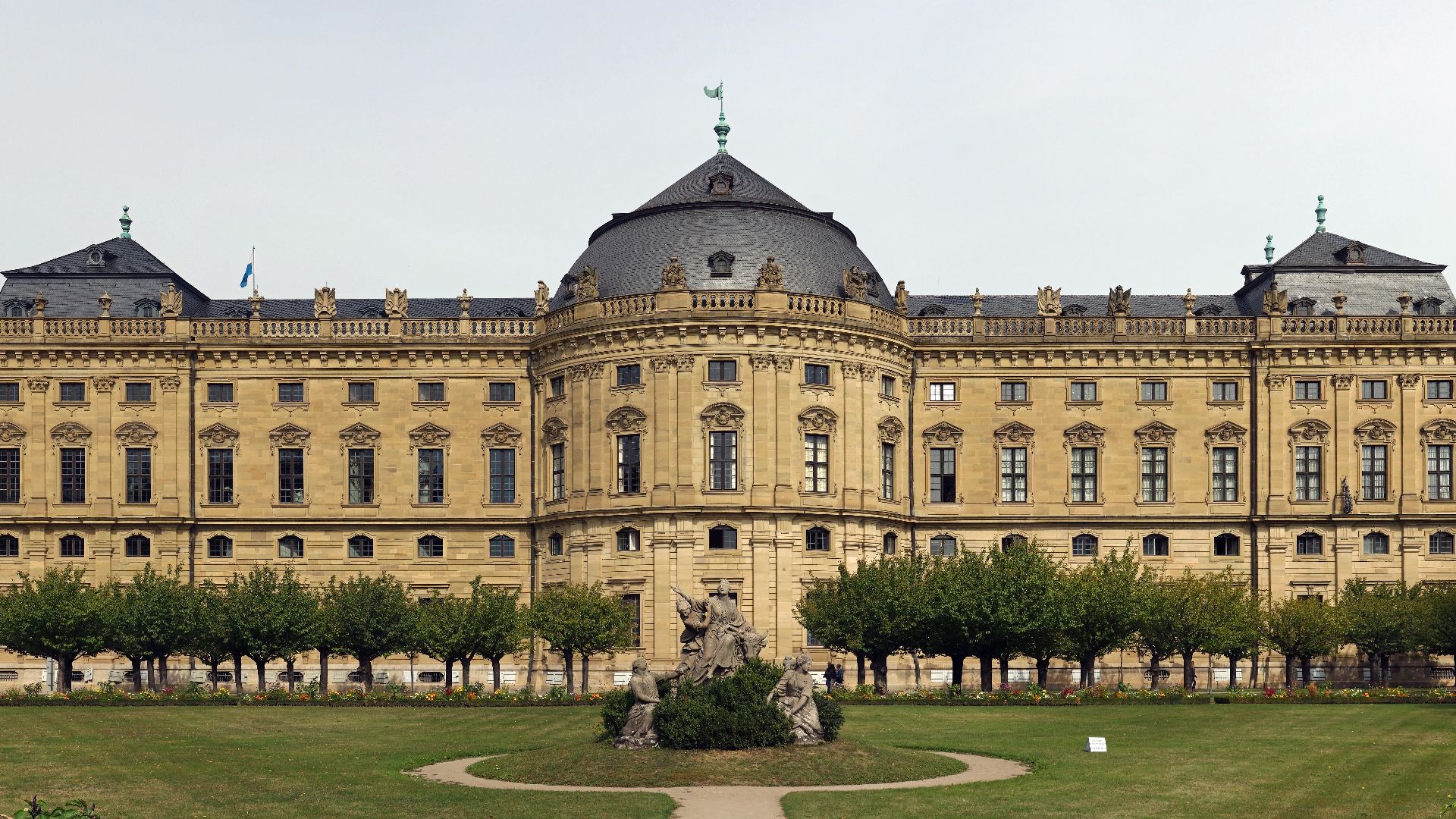 File:Residenz Würzburg, Südfront, 1.jpg