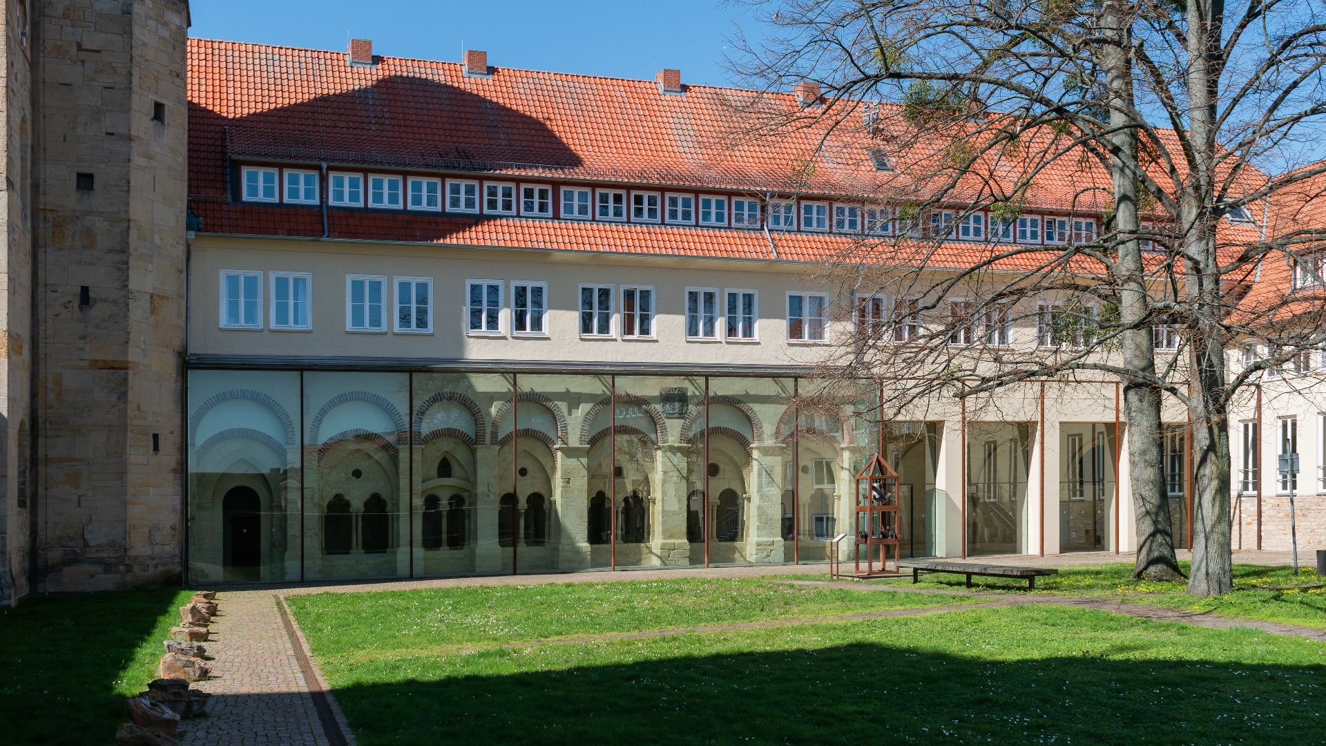 File:Cloister of St Michael church in Hildesheim (2).jpg