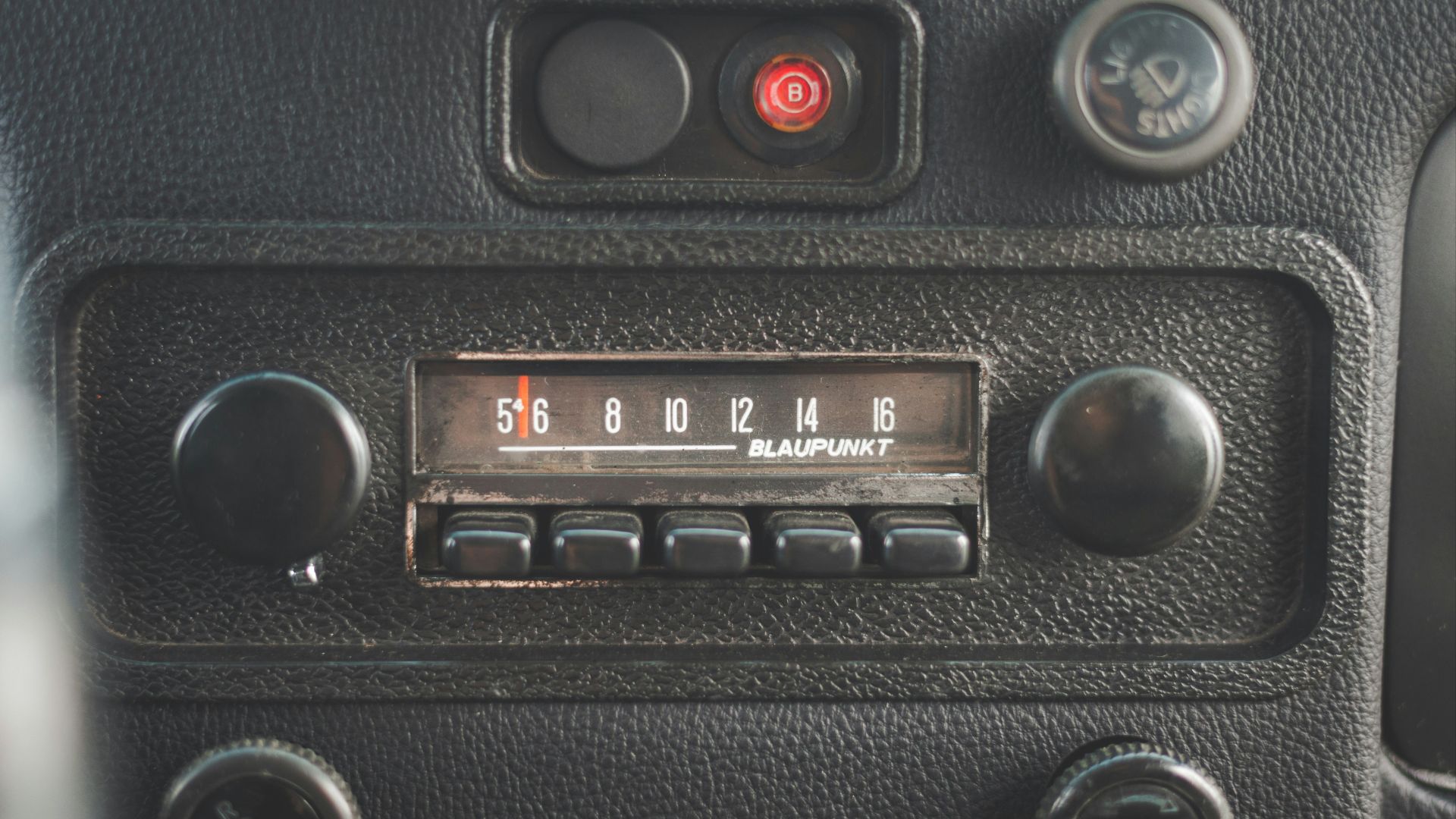 black car stereo turned on at 7