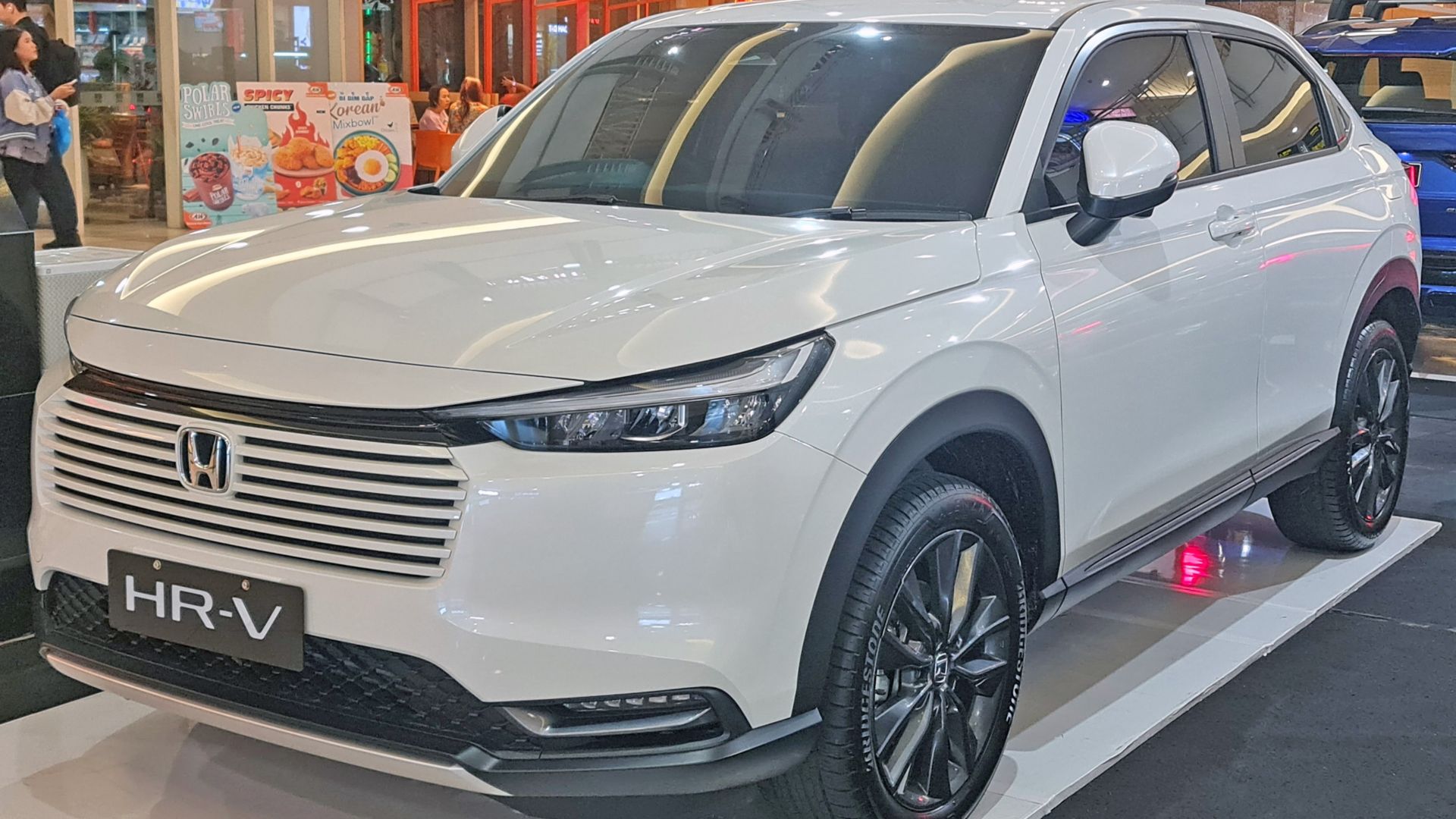 File:2025 Honda HR-V E+, Pakuwon Trade Center, West Surabaya.jpg