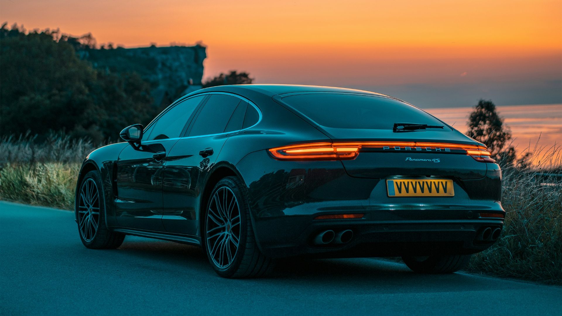 black bmw m 3 coupe on road during daytime