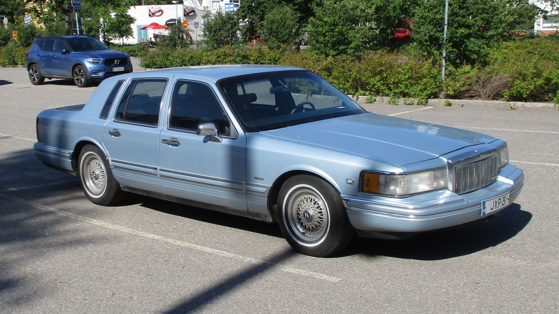 File:20190725 Lincoln Town Car 01.jpg