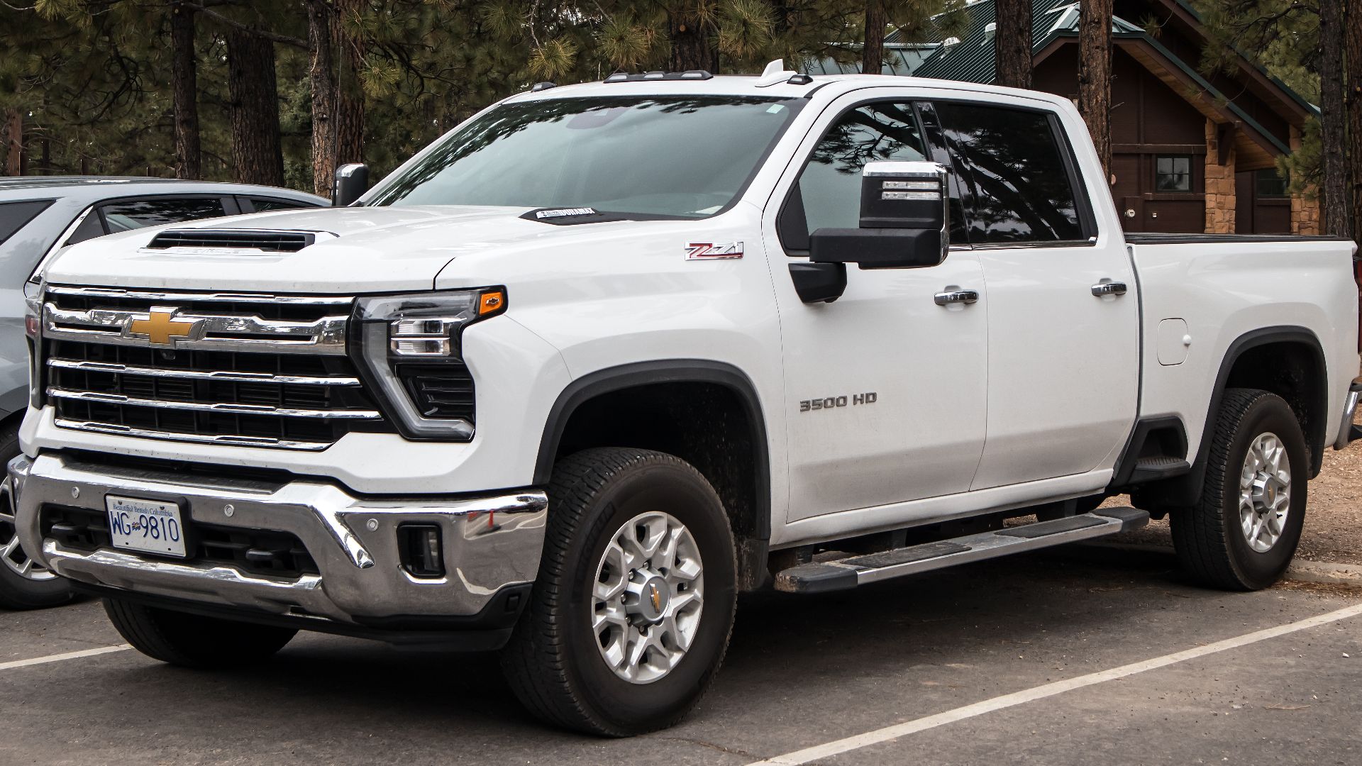 File:Chevrolet Silverado 3500 HD Crew Cab LTZ 4WD (IV, Facelift) – f 02112024.jpg