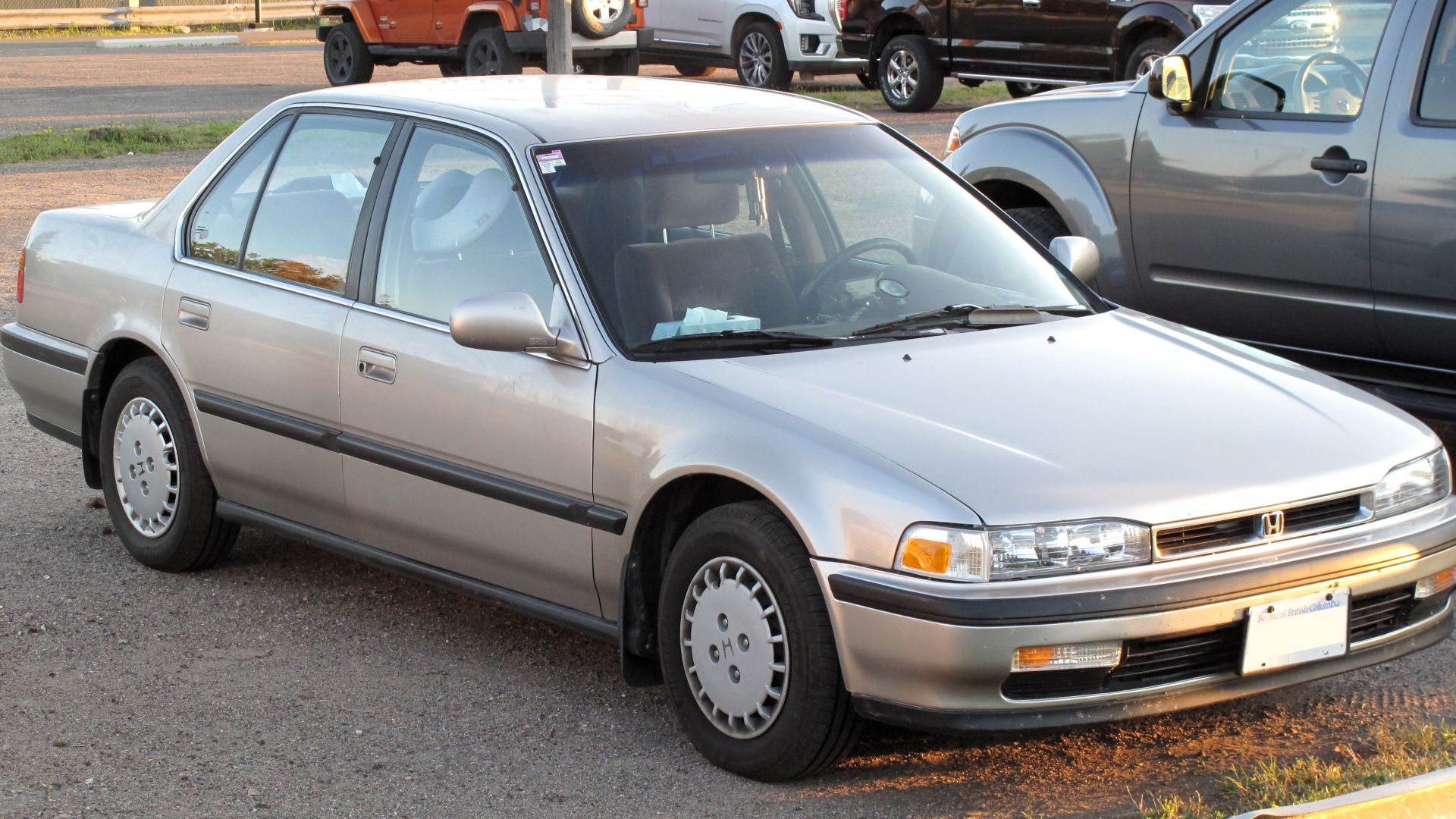 File:1991 Honda Accord EX in Pewter Gray Metallic, Front Right, 07-15-2022.jpg