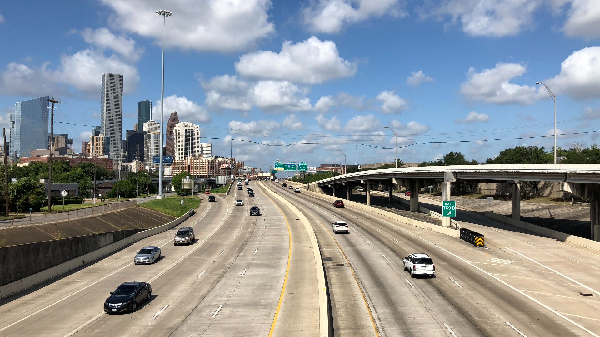 File:2019-07-20 10 18 17 View west along Interstate 10 (Katy Freeway) from the overpass for McKee Street in Houston, Harris County, Texas.jpg