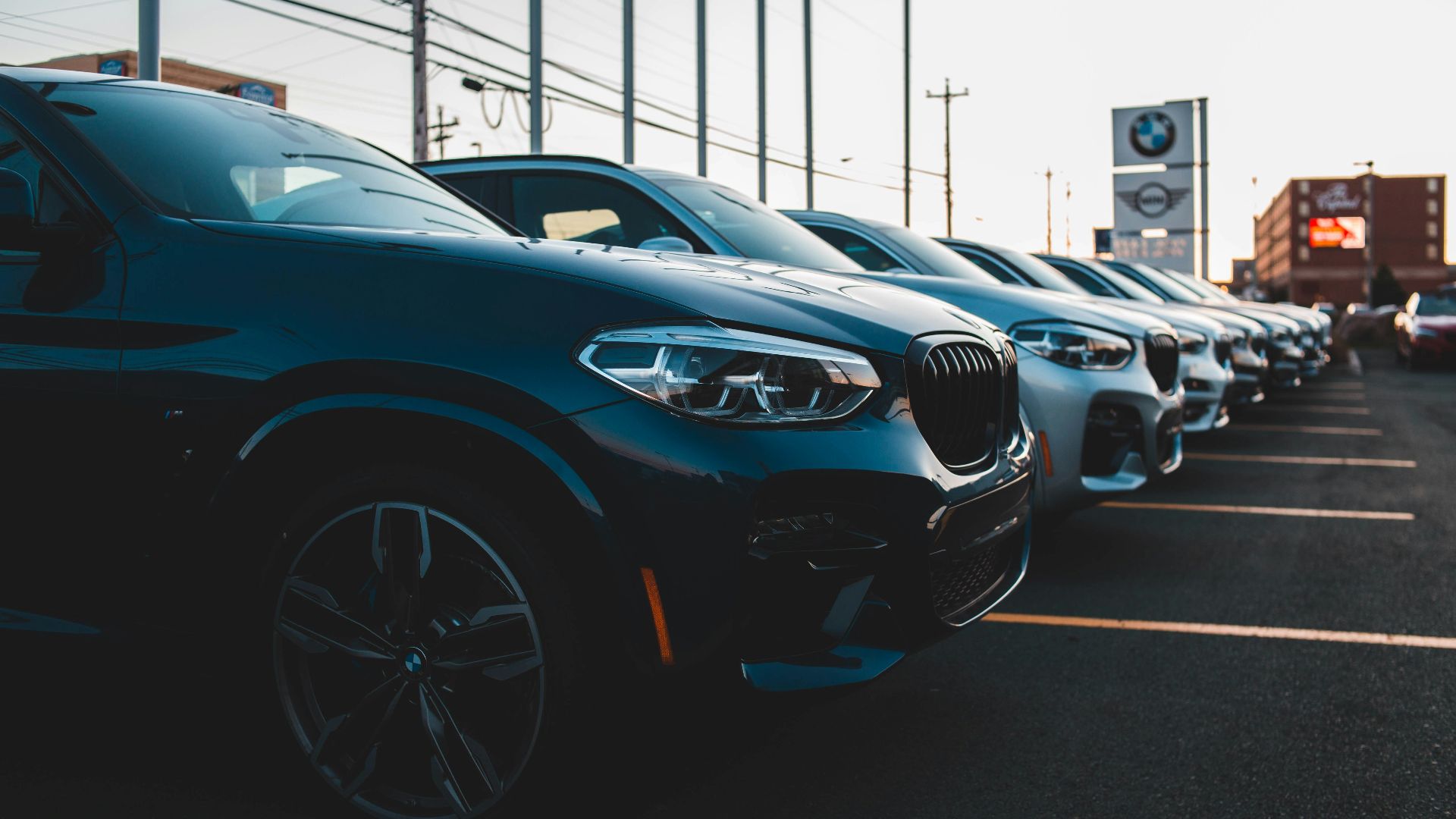 a row of cars parked in a parking lot