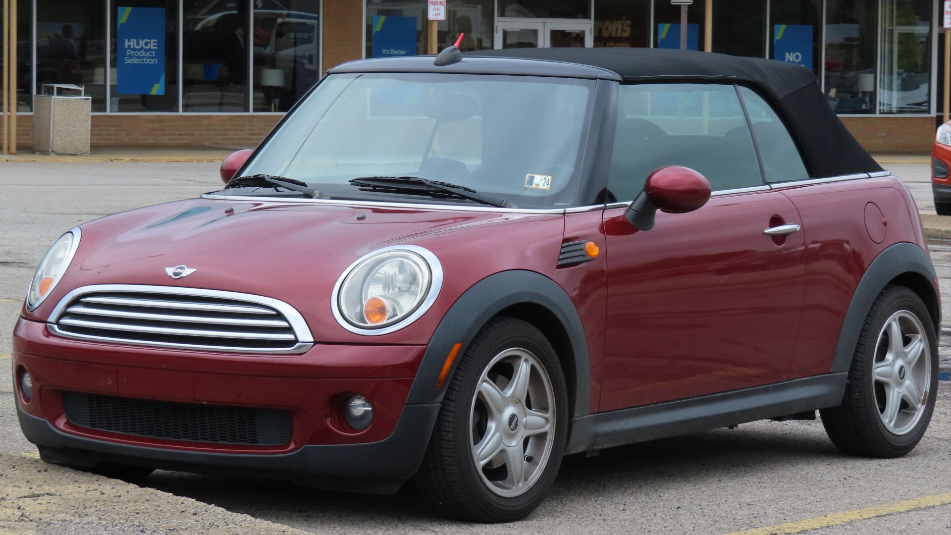 File:2009 Mini Cooper Convertible, front left, 08-25-2023.jpg