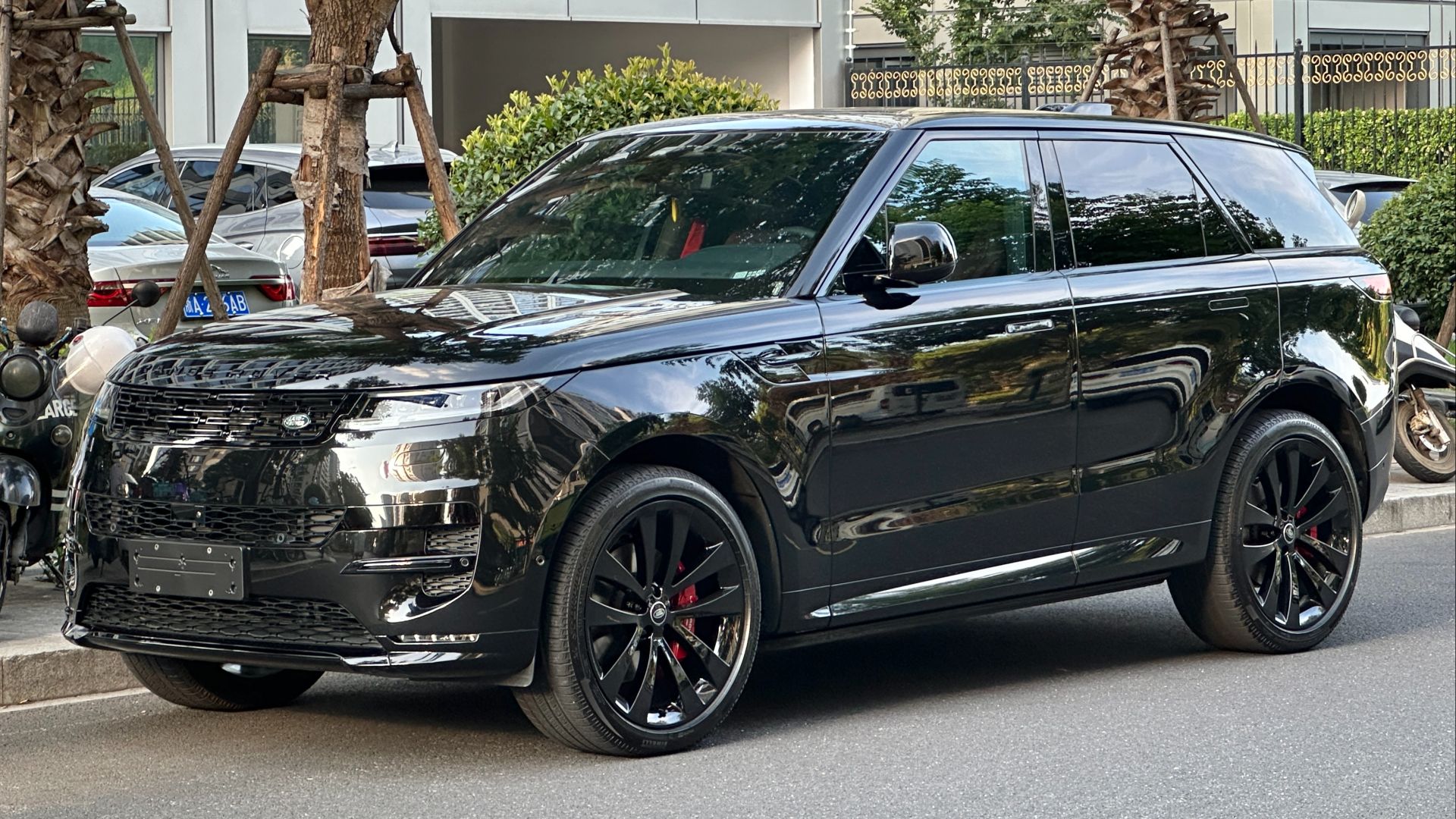 File:Land Rover Range Rover Sport III 001.jpg