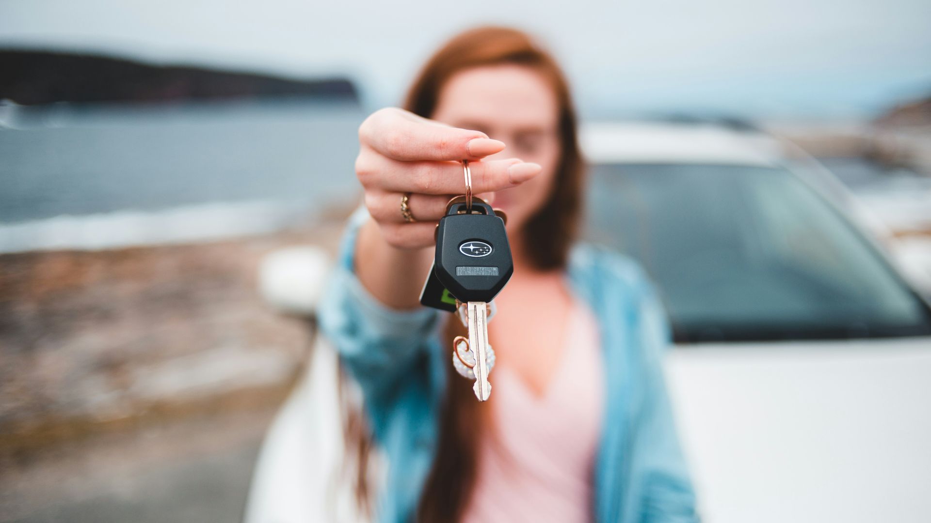 focus photography of black vehicle key